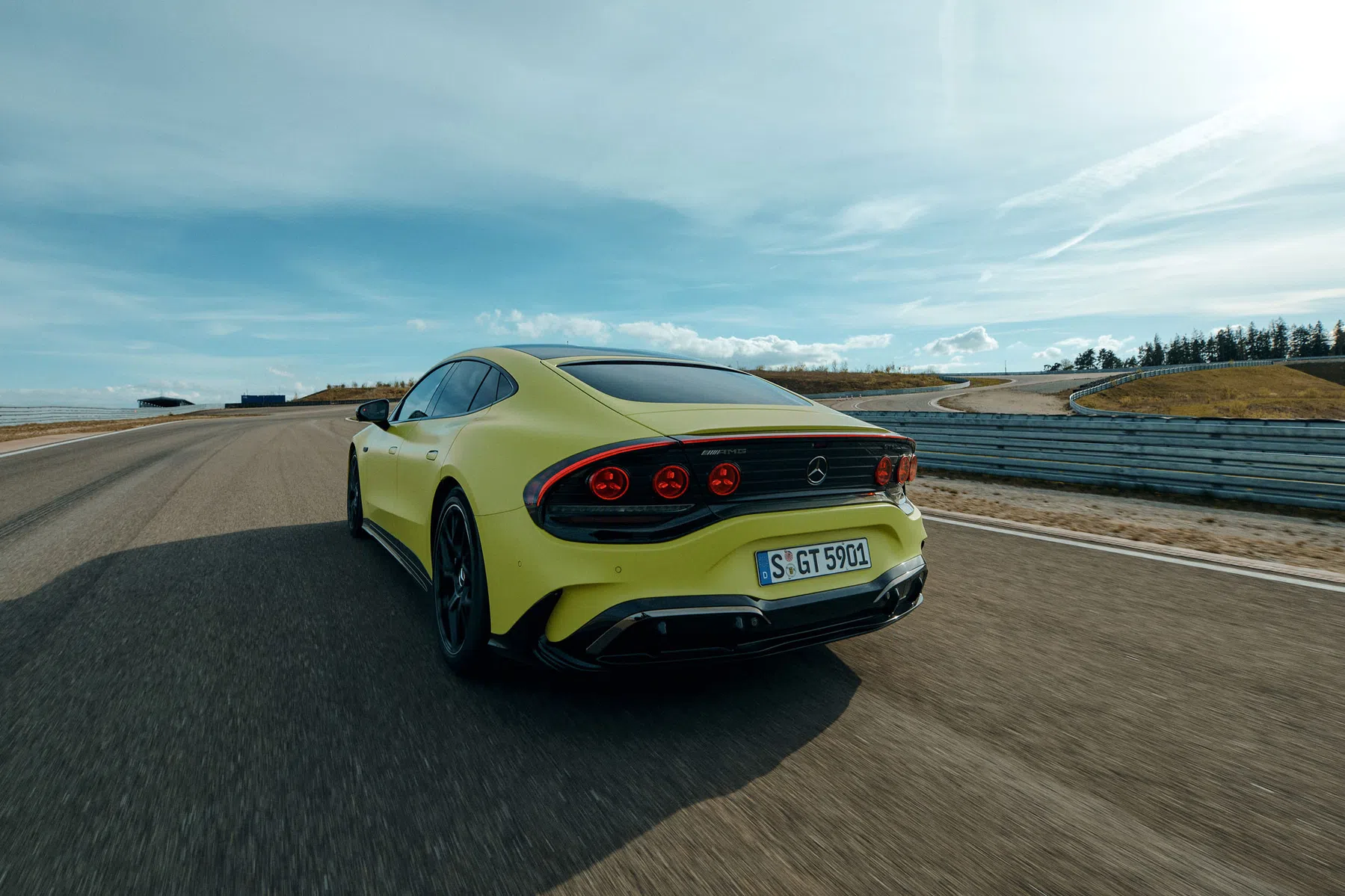 Dit is de elektrische AMG GT 4-Door: 1.169 pk, 600 kW snelladen en V8-geluid!
