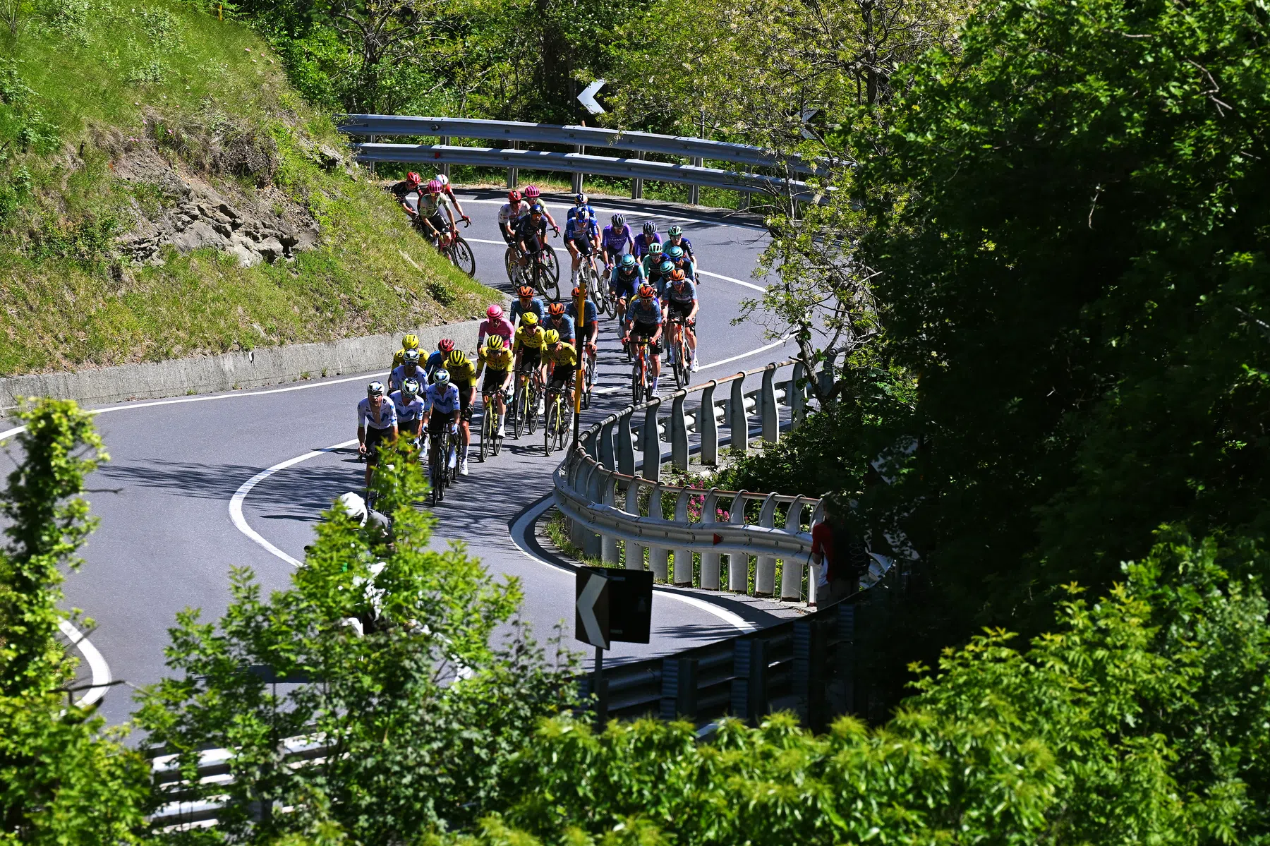 Movistar op kop van het peloton