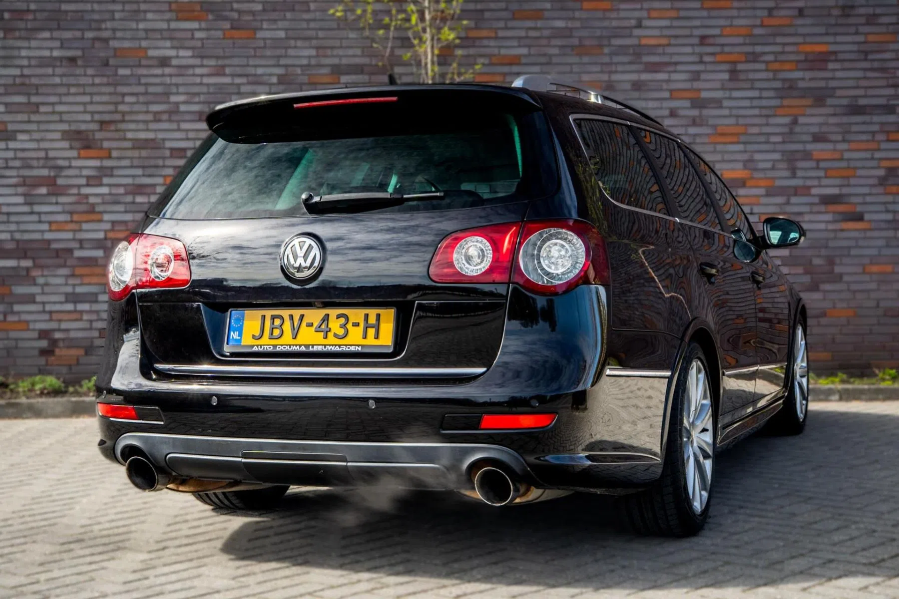 Kan je de Volkswagen Passat R36 eigenlijk nog wel betalen?