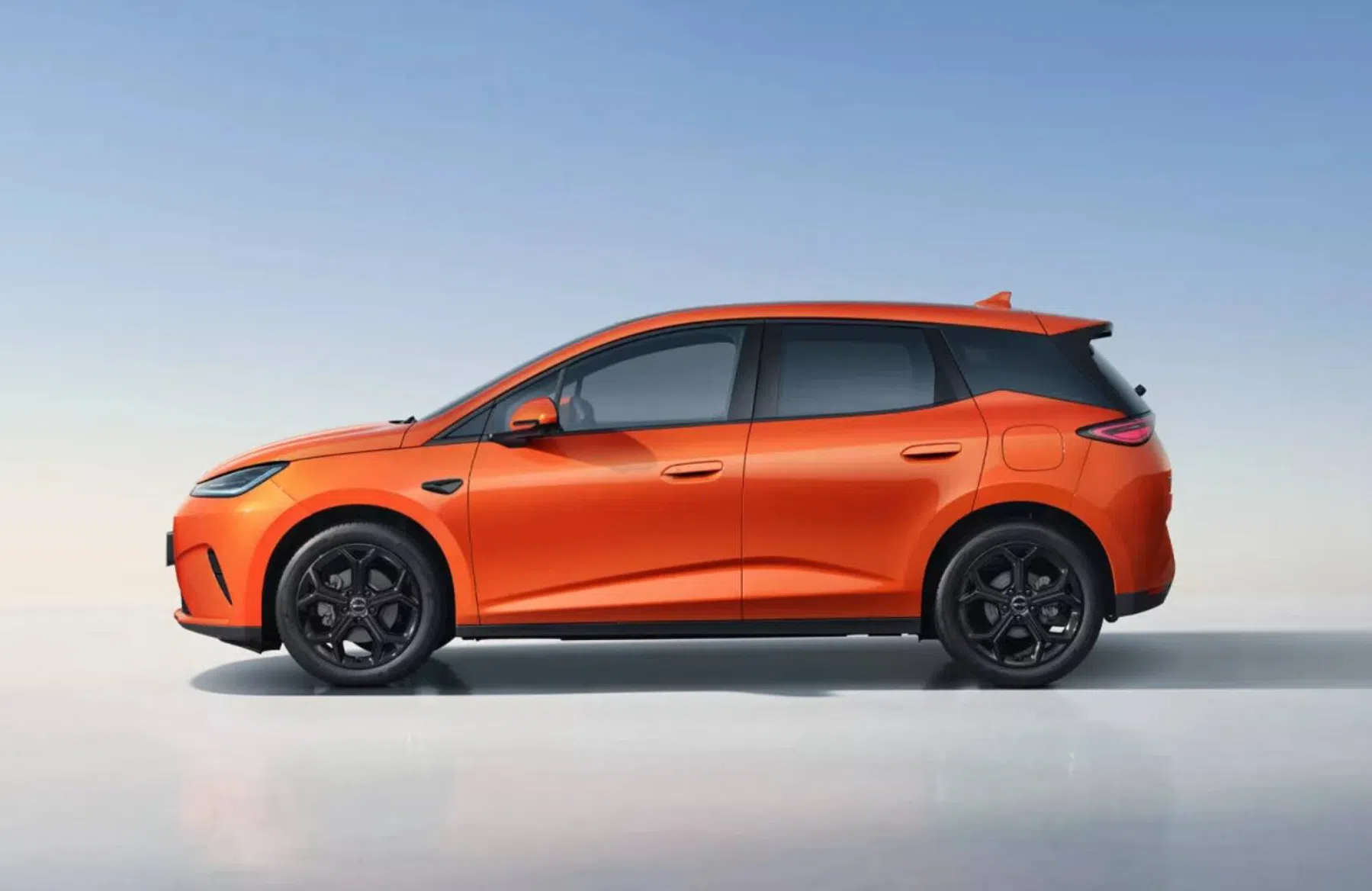 BYD reageert op ID. Polo met hybride hatchback voor Europa!