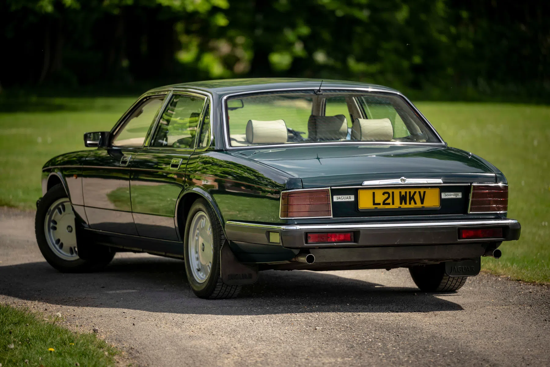 Op de stoel van deze occasion Jaguar XJ heeft de beroemdste jurk ter wereld gezeten