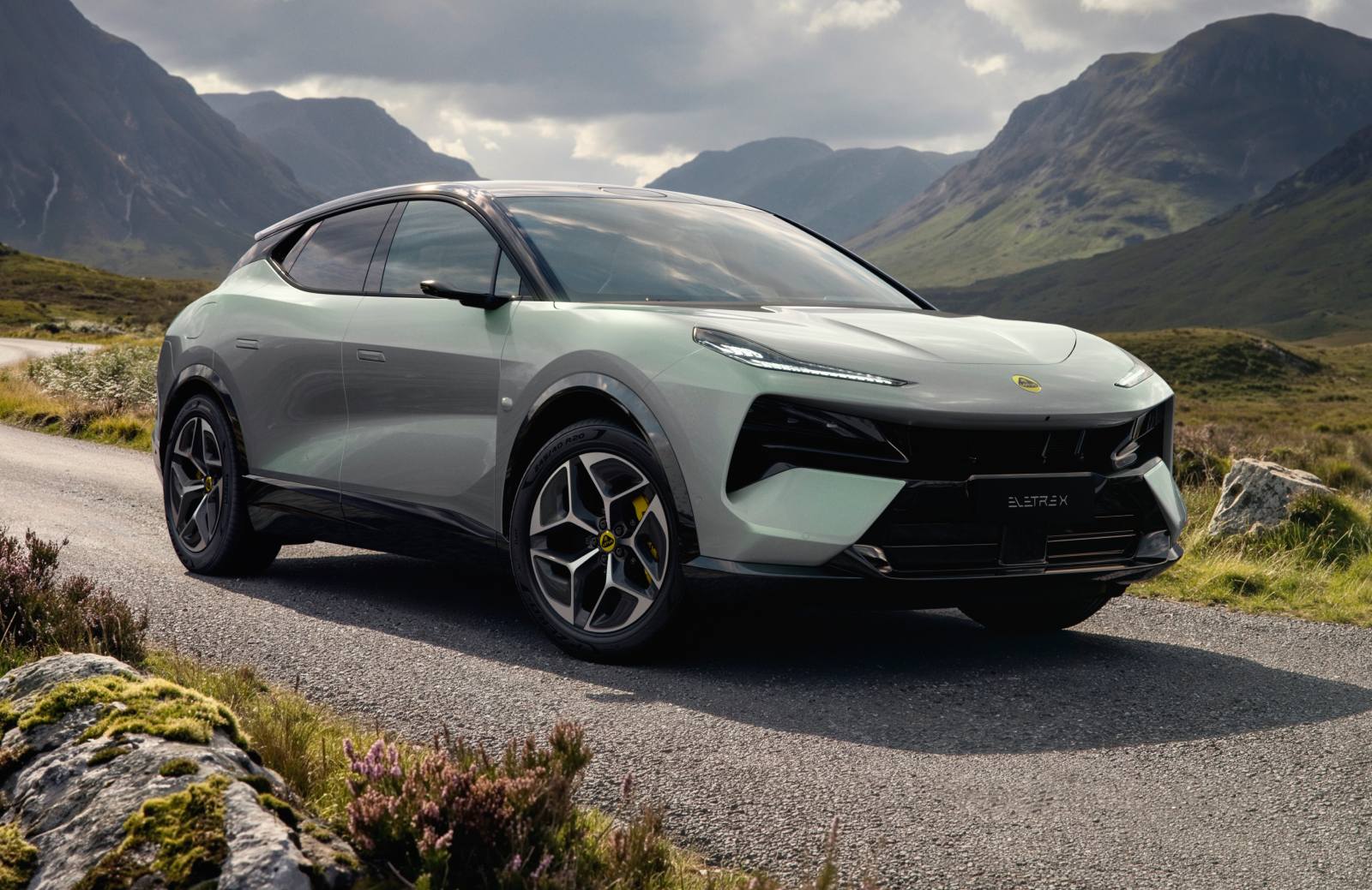 Hybride Lotus Eletre X staat op het punt om BMW XM te verslaan