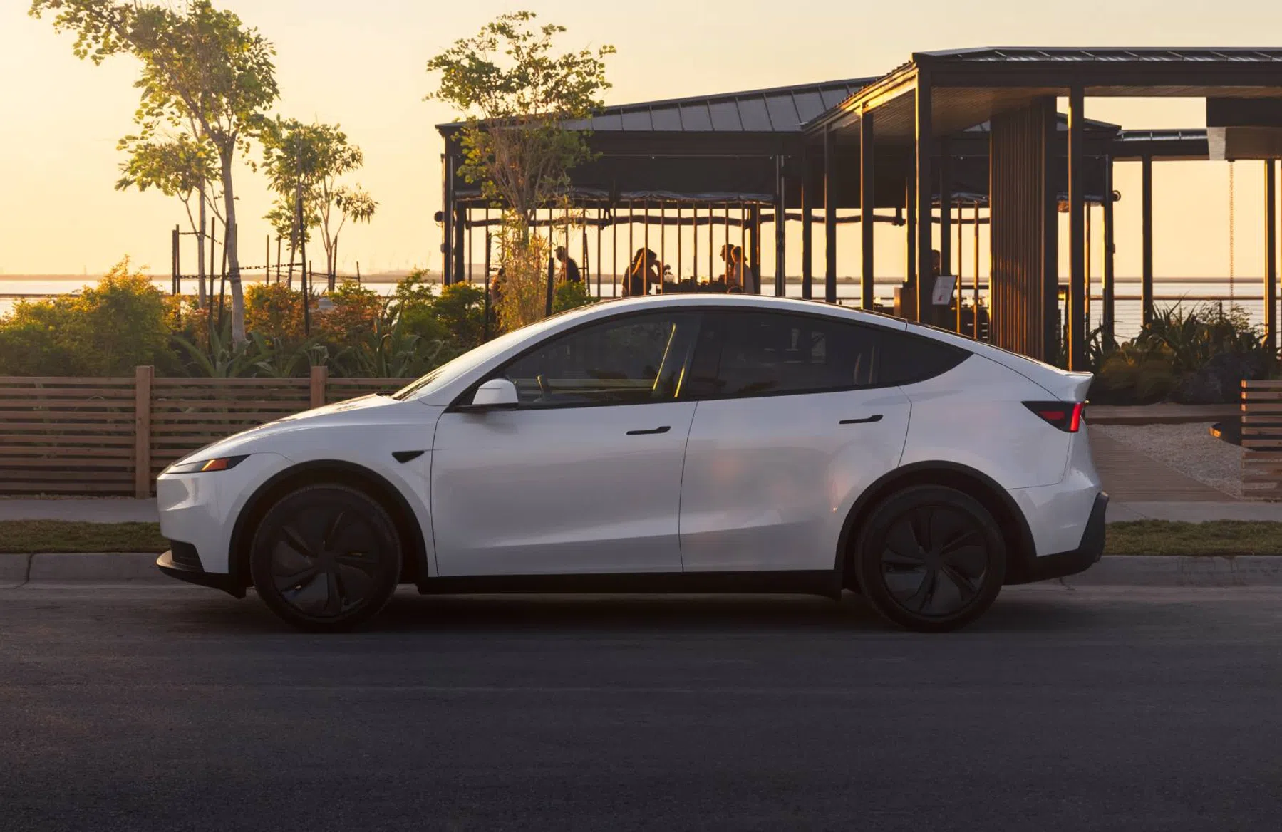 Tesla Model Y zijkant