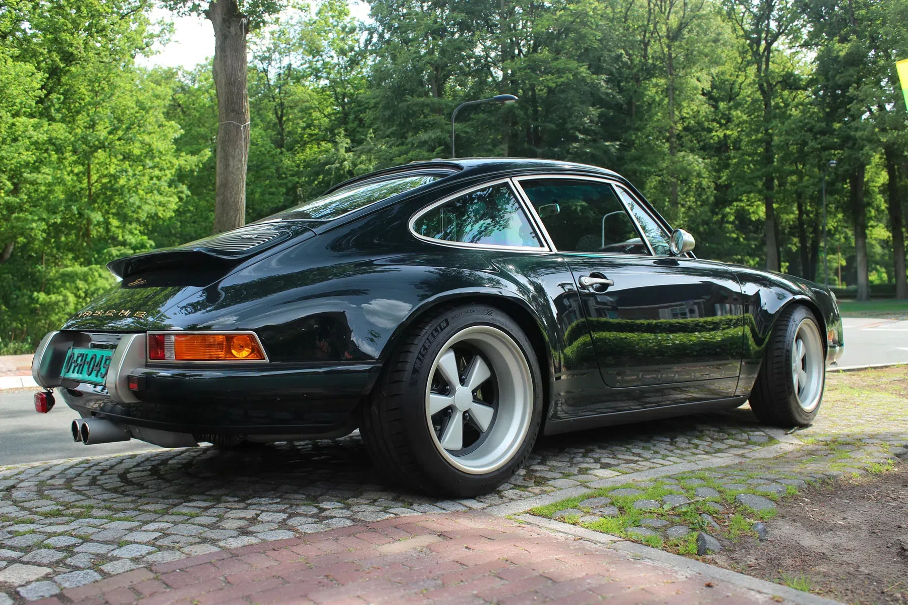 Singer 911