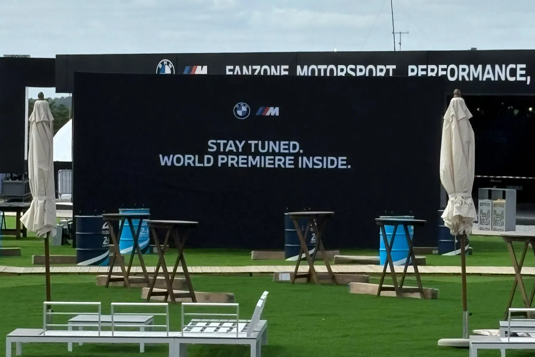 Welke nieuwe BMW staat er in deze mysterieuze box?
