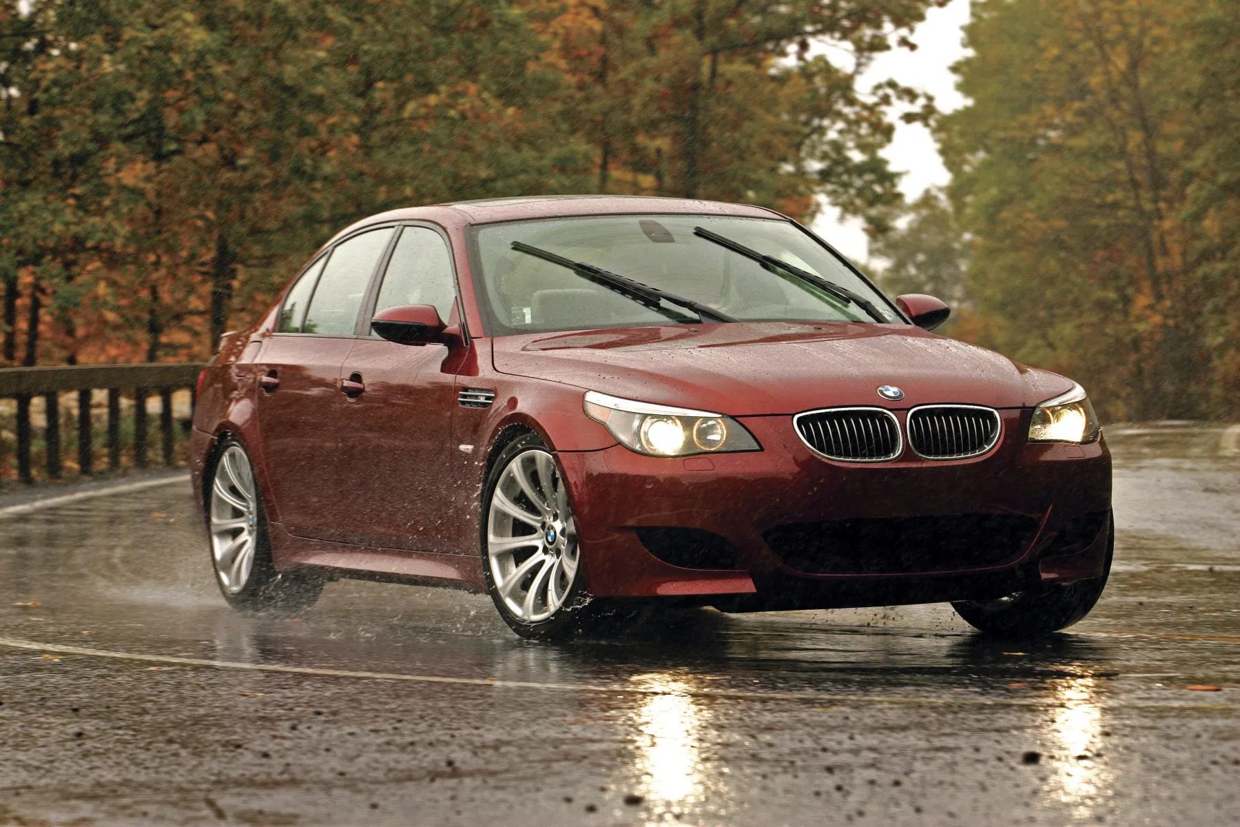 BMW M5 met handbak