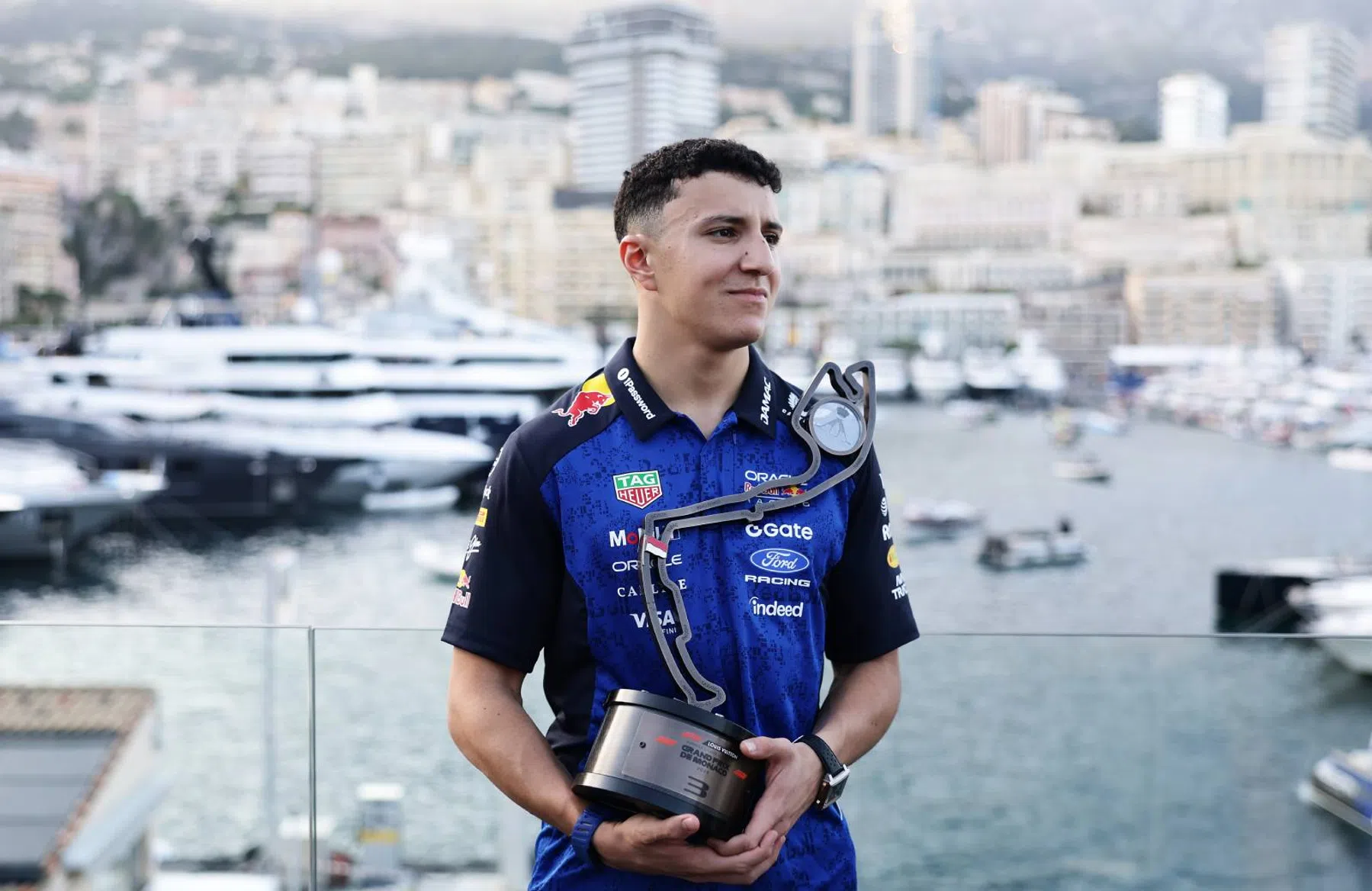 Hadjar met beker P3 Monaco 2026