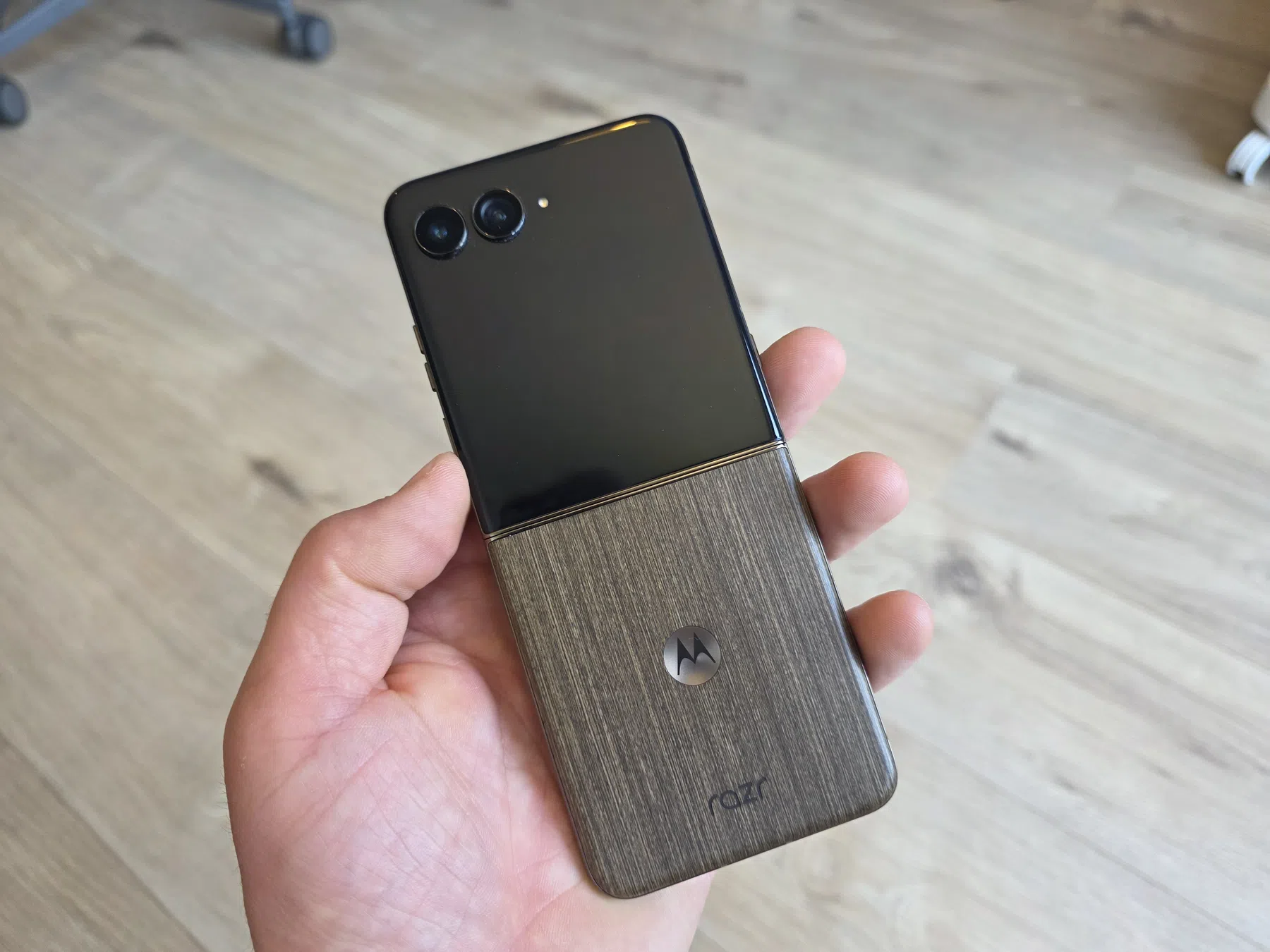 De achterkant van de Razr 70 Ultra
