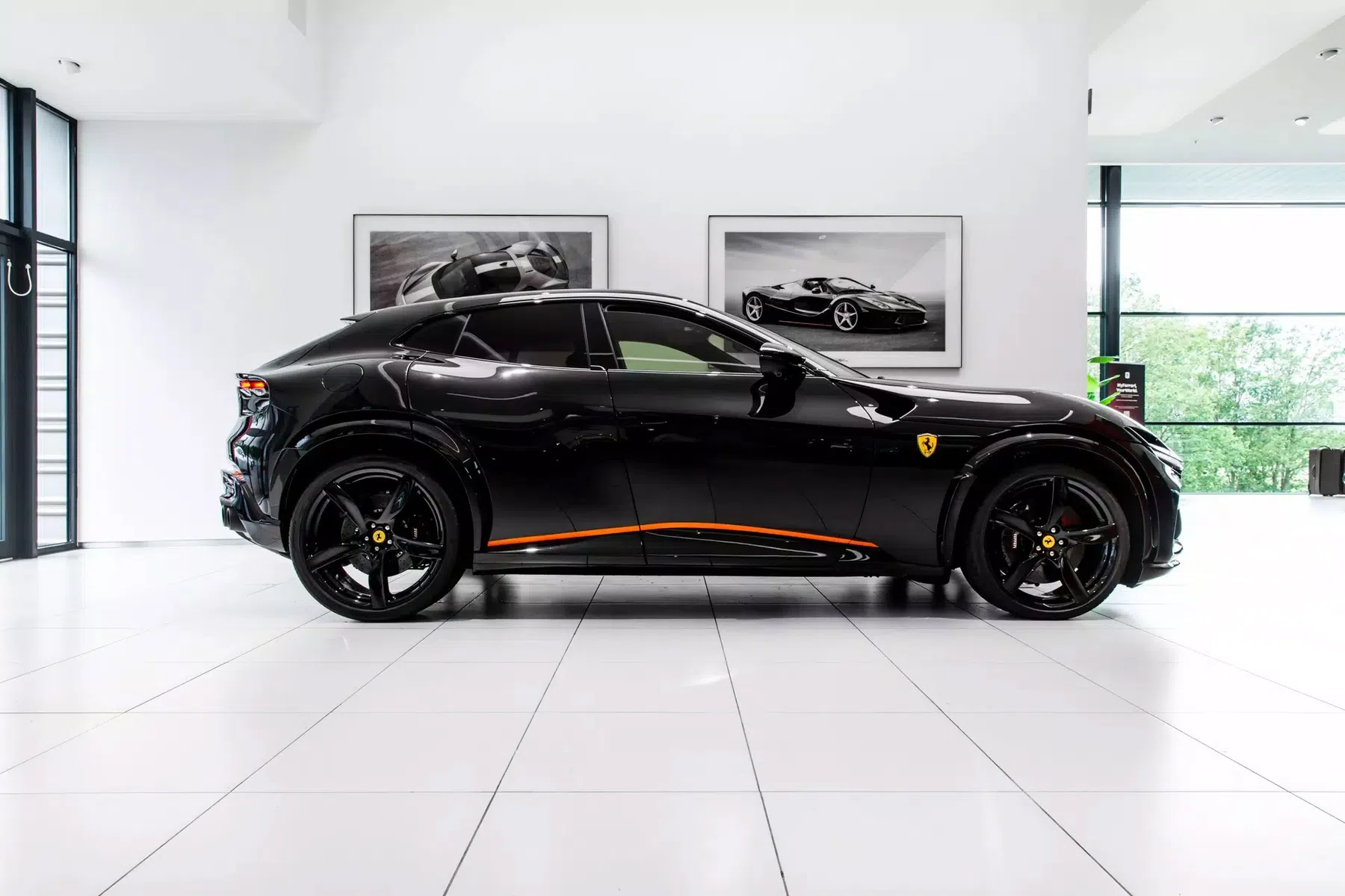 Koop de Ferrari Purosangue van Joseph Klibansky met verrassend weinig ...