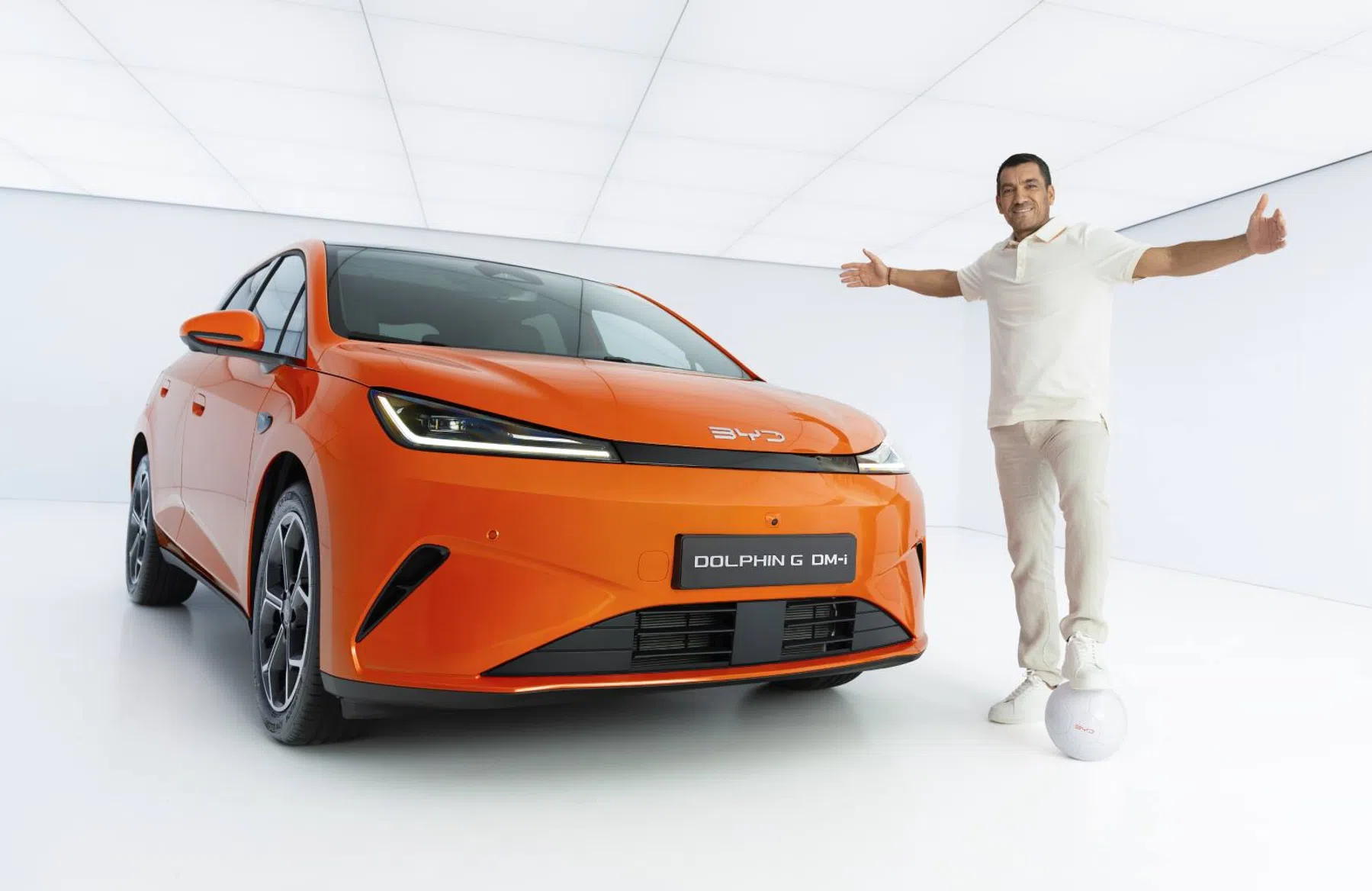 Gio van Bronckhorst BYD Dolphin G
