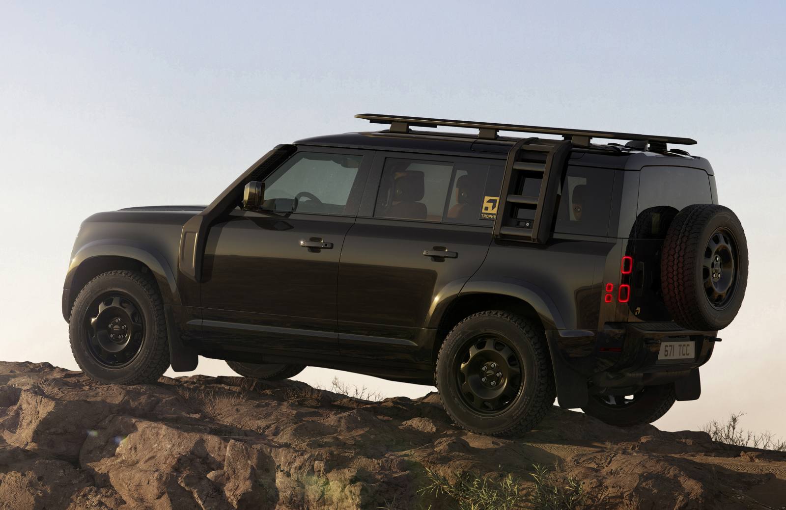 Defender Trophy Edition Santorini Black