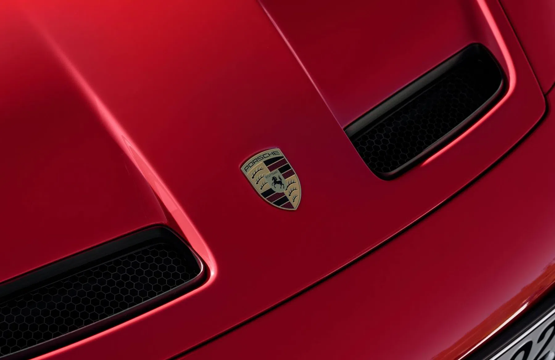 Porsche logo op frunkkap