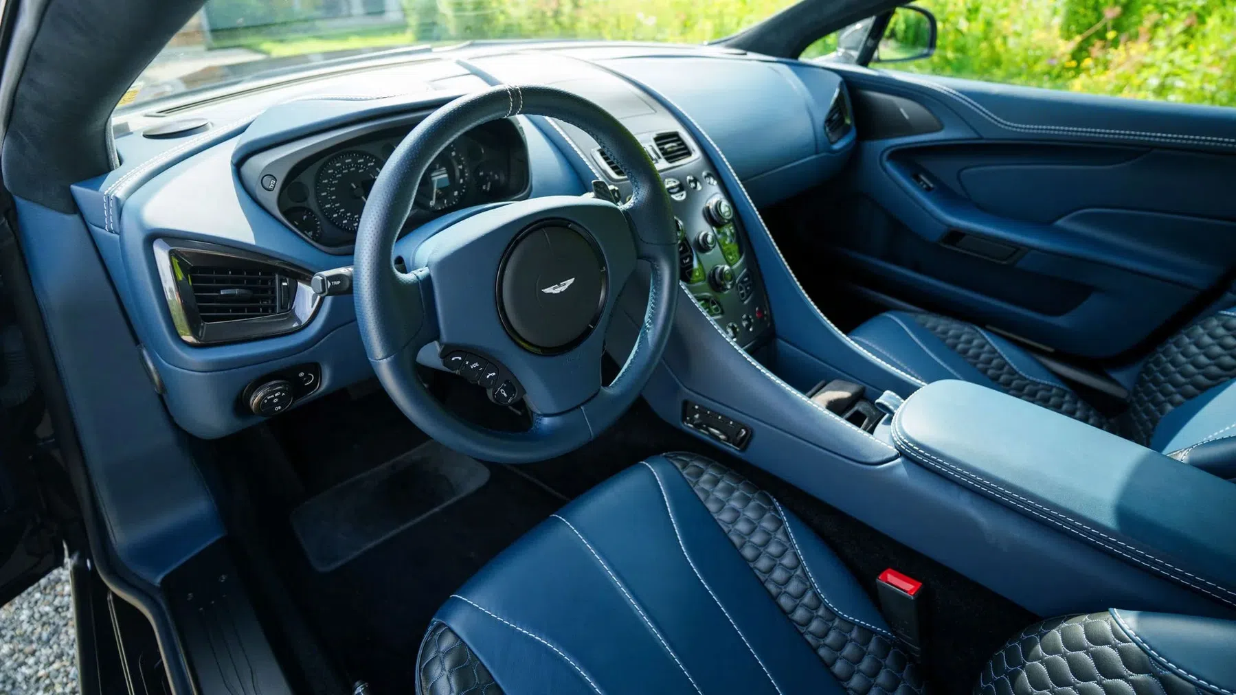 Aston Martin Vanquish Daniel Craig