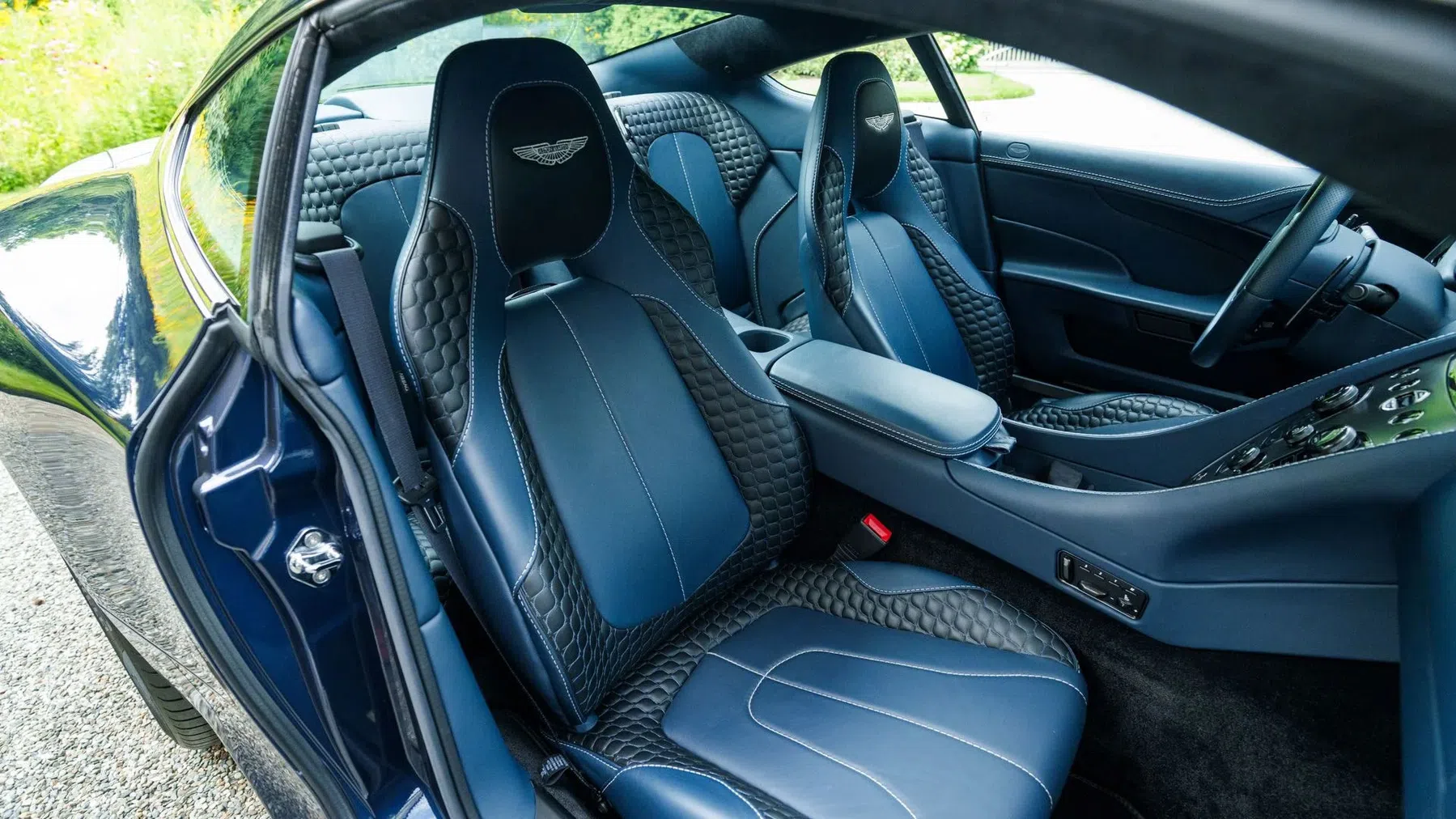 Aston Martin Vanquish Daniel Craig