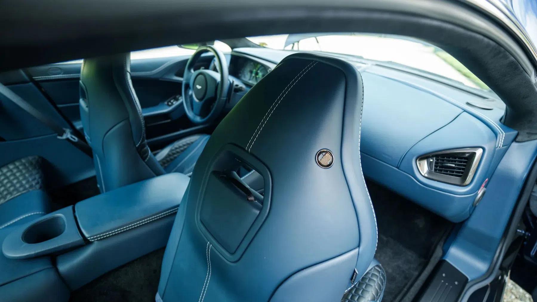 Aston Martin Vanquish Daniel Craig