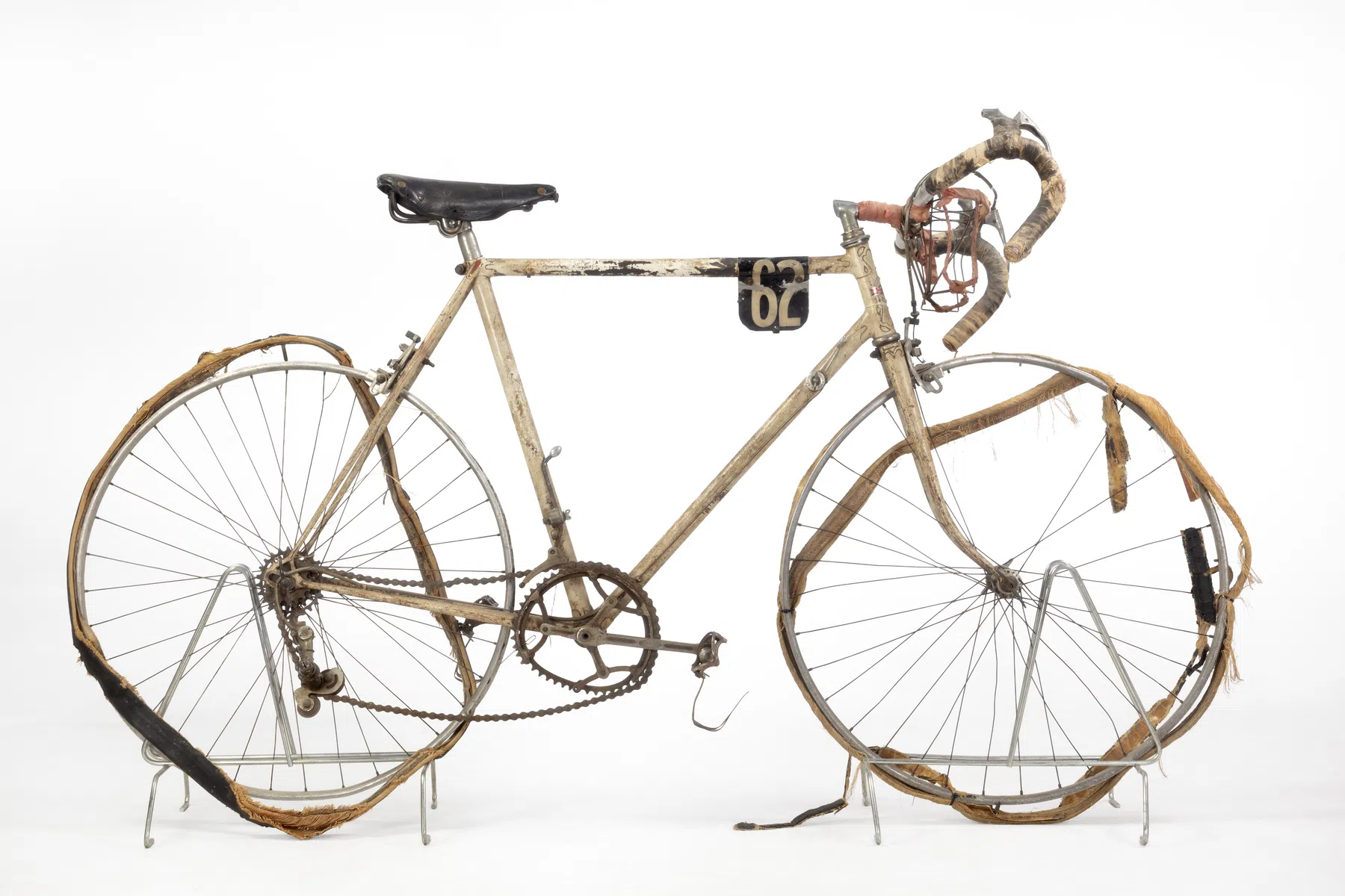 De fiets van Wim van Est tentoongesteld in Nationaal Fietsmuseum Velorama.