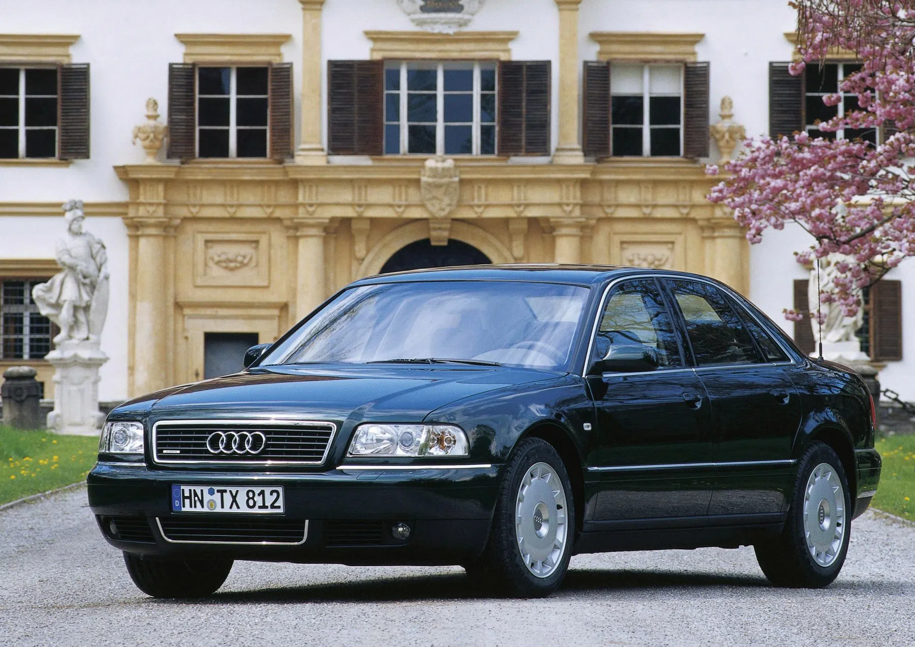 Audi A8 (D2)