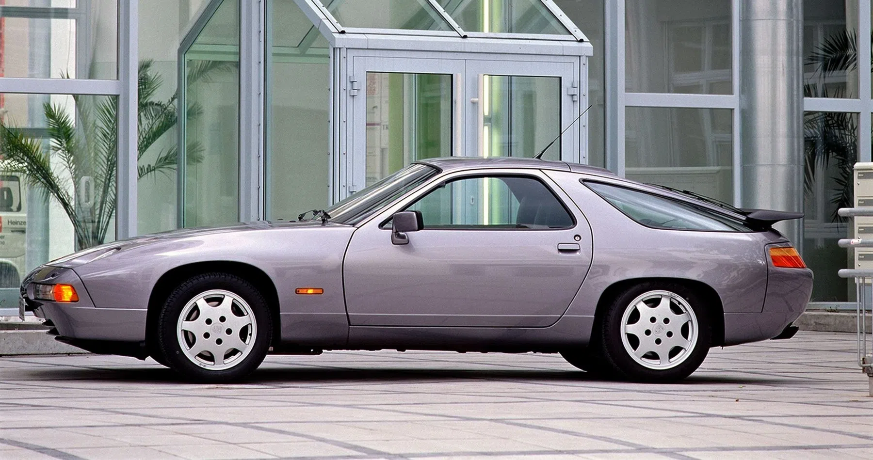 Porsche 928
