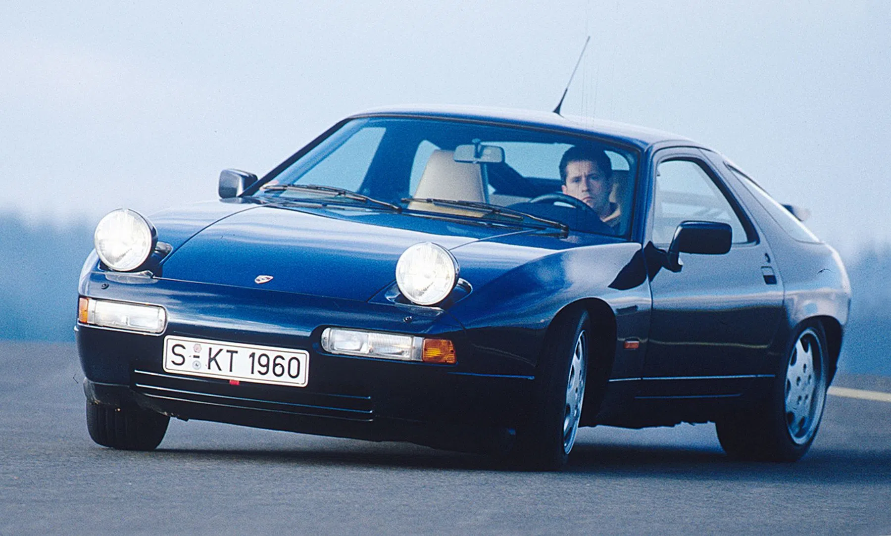 Porsche 928