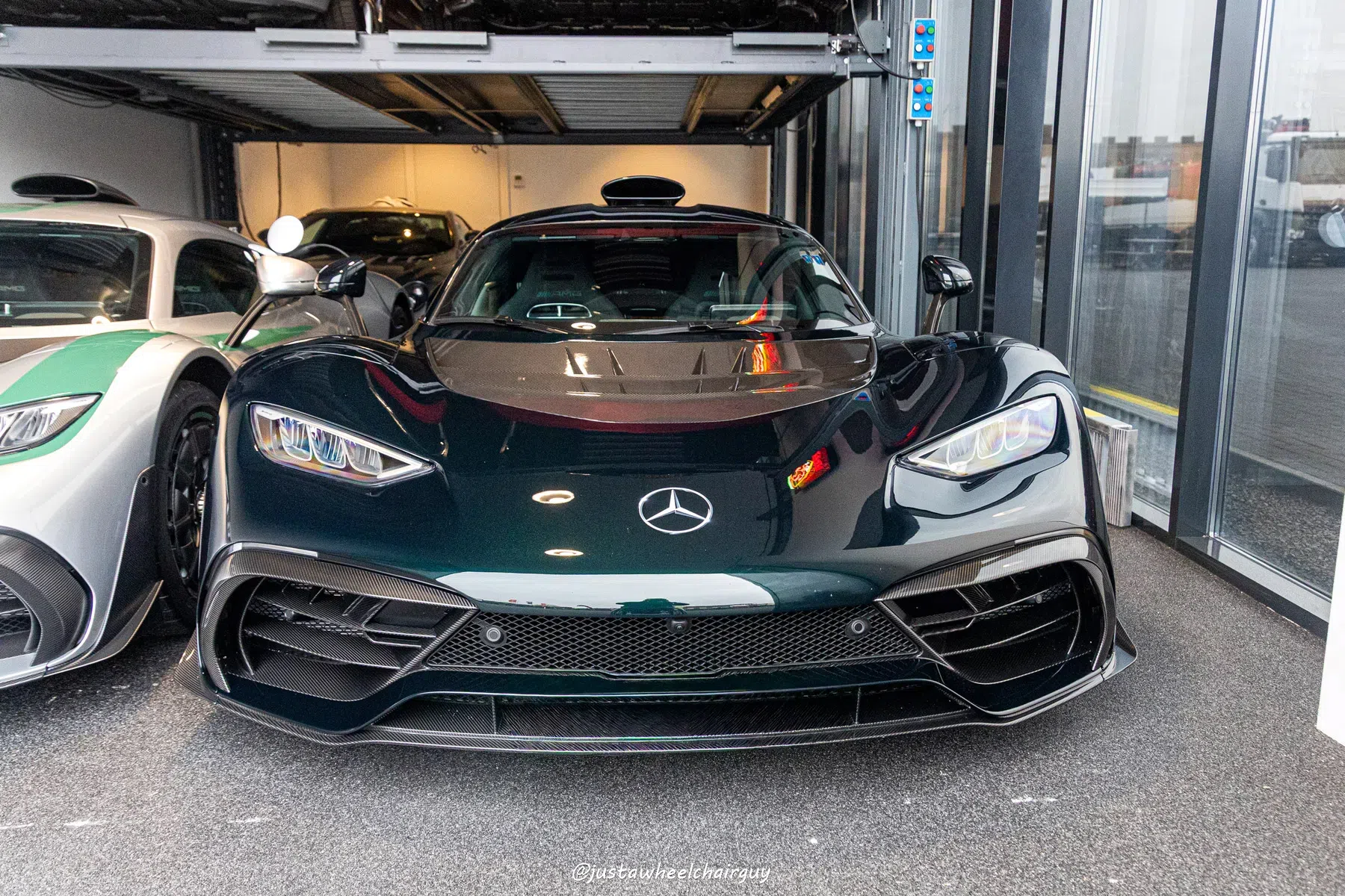 Mercedes garage