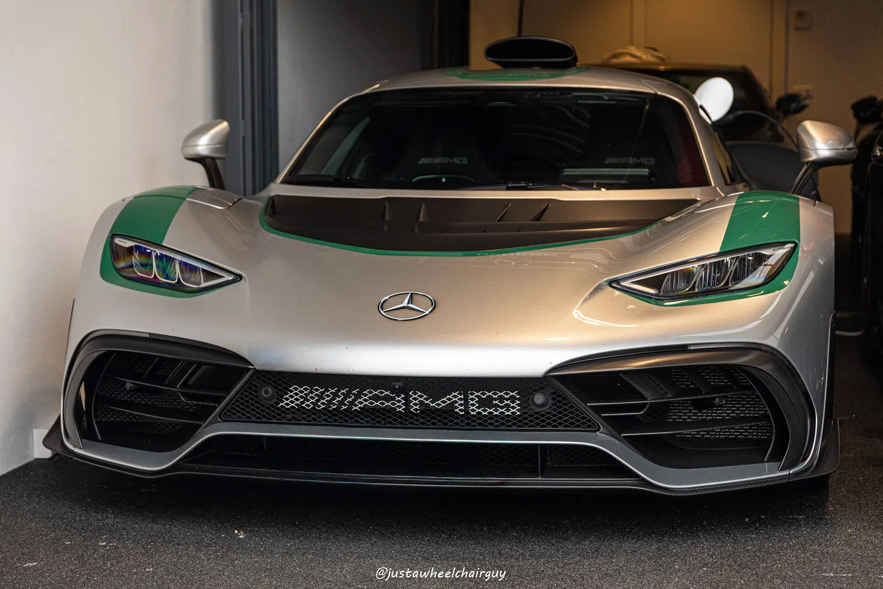 Mercedes garage