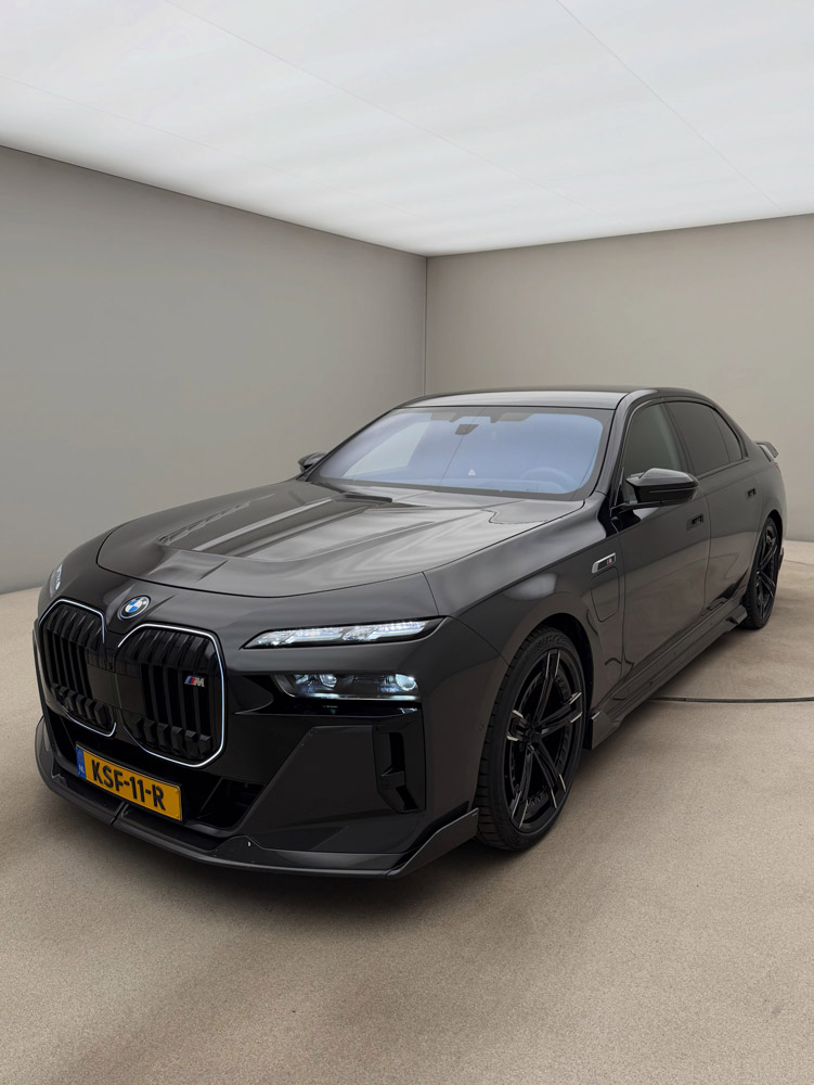Andy van der Meijde BMW M760e