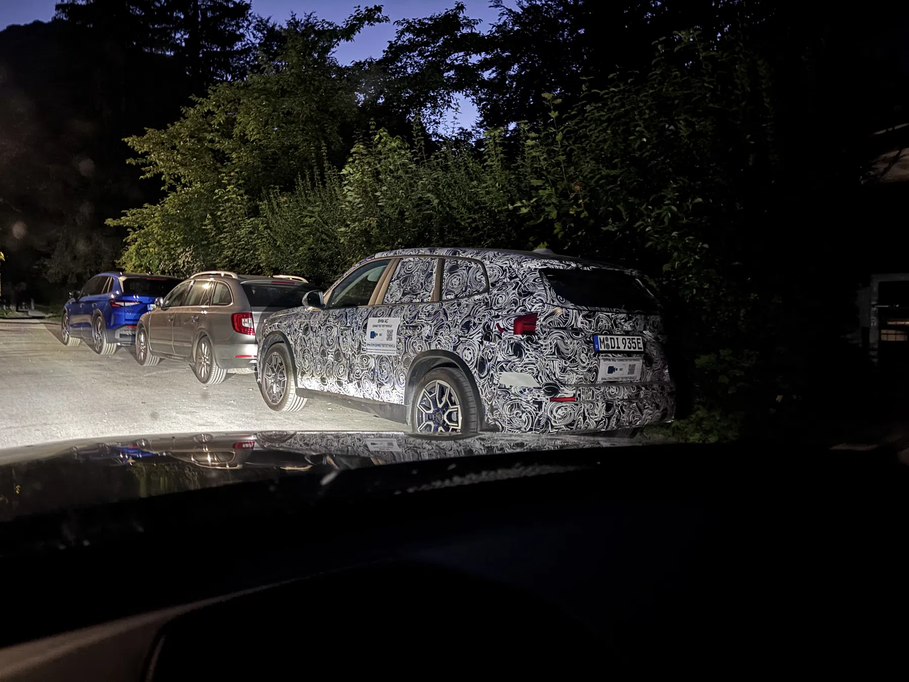 Gecamoufleerde BMW
