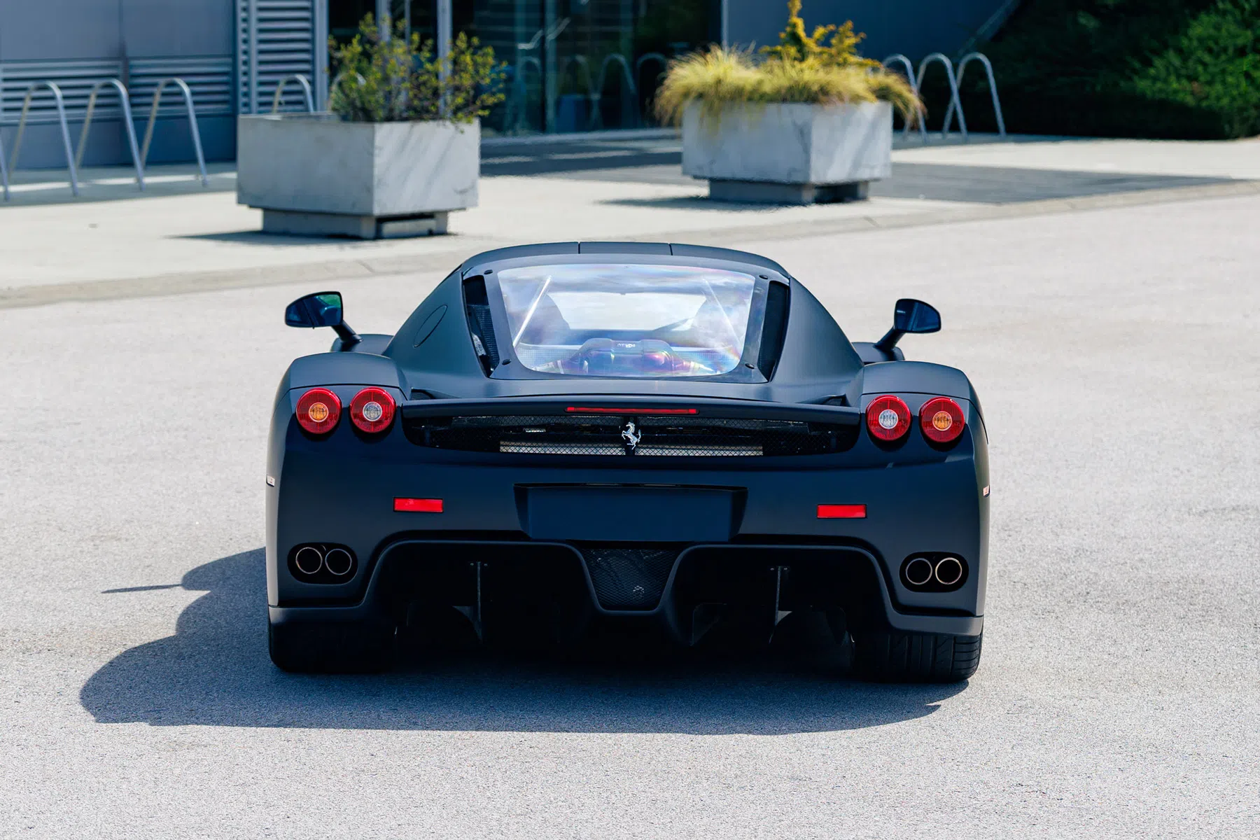 Ferrari Enzo matzwart