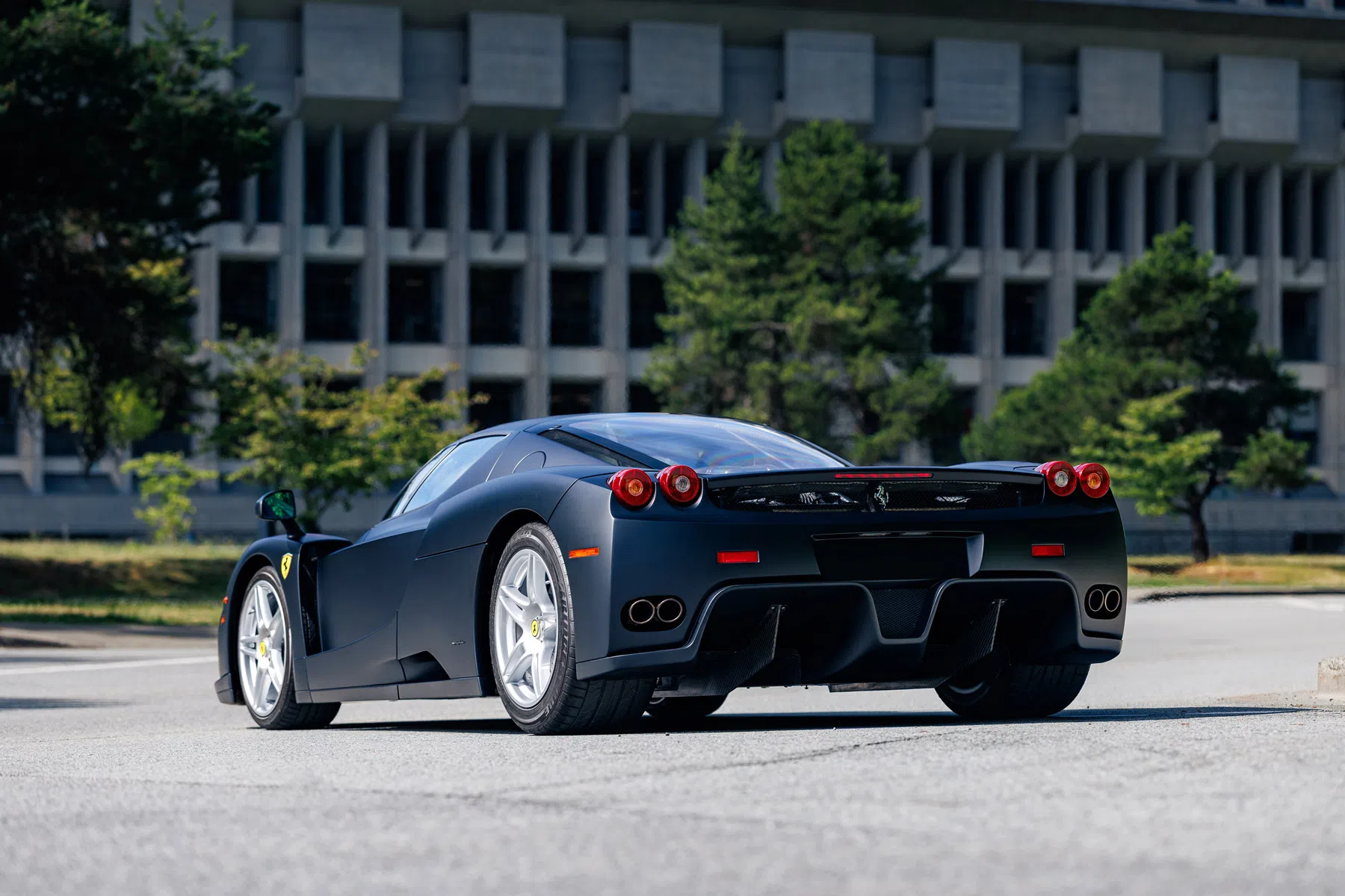 Ferrari Enzo matzwart