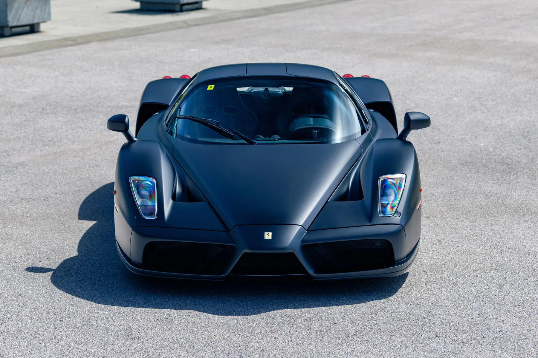 Ferrari Enzo matzwart