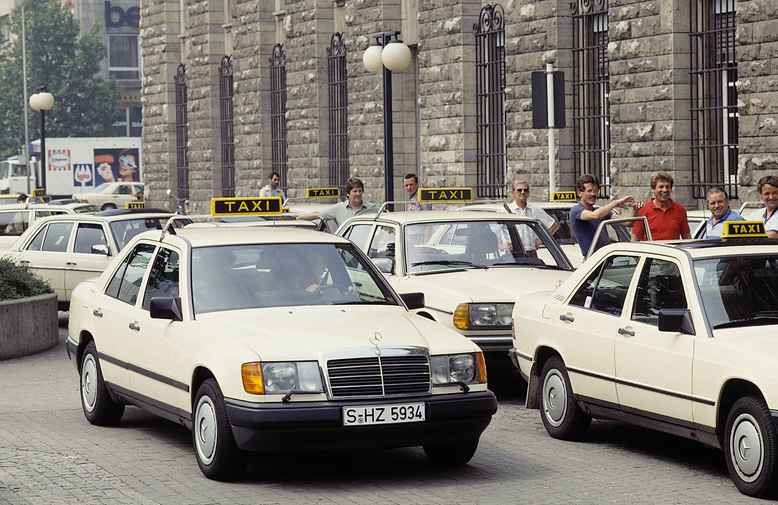 Mercedes taxi's