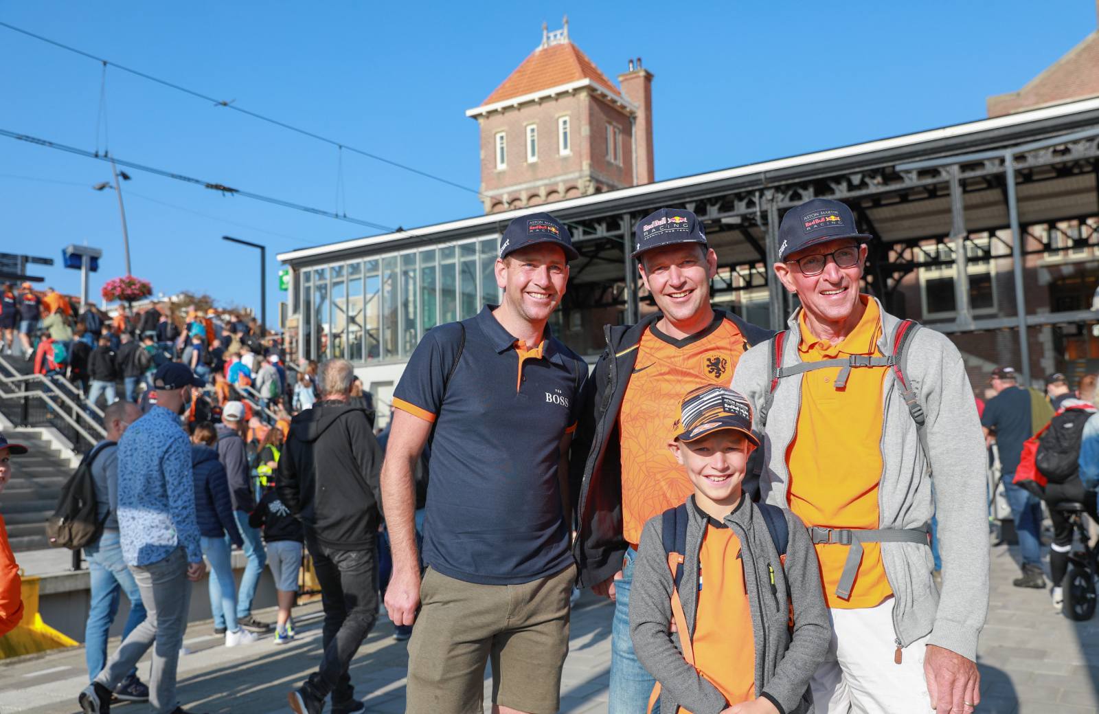 F1 fans Zandvoort station