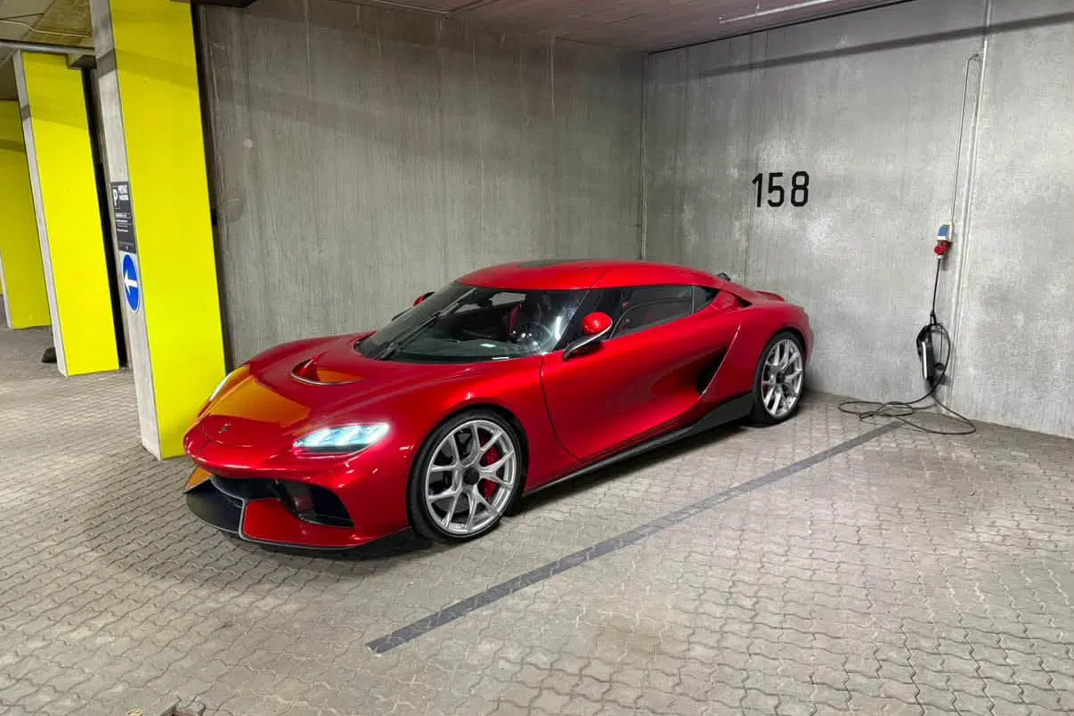 Koenigsegg Gemera rood