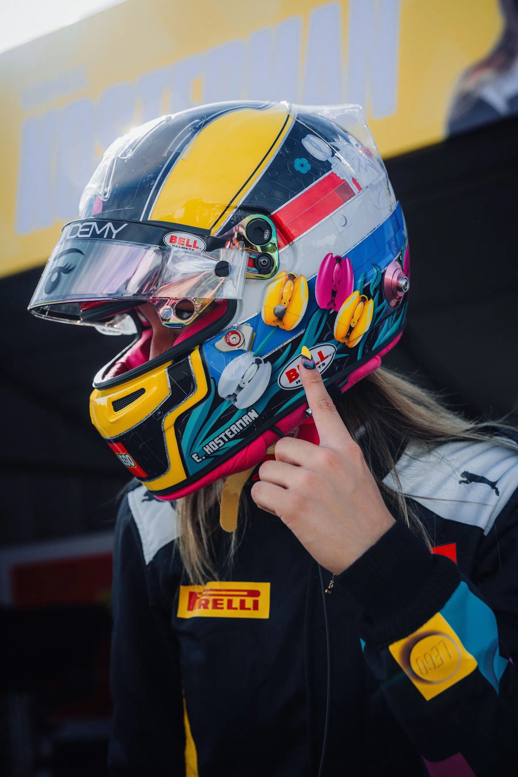 Close up van Esmee Kosterman met helm op