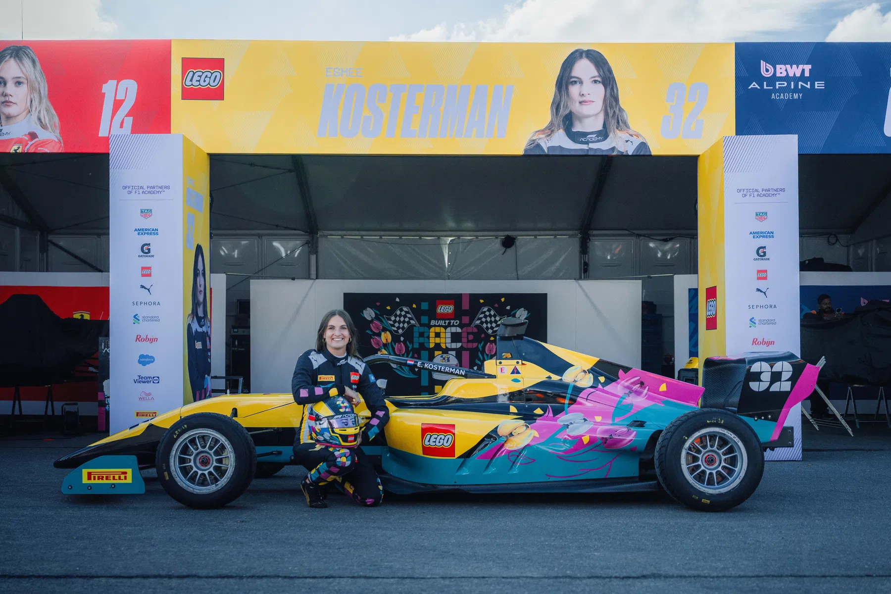 Esmee Kosterman voor haar auto