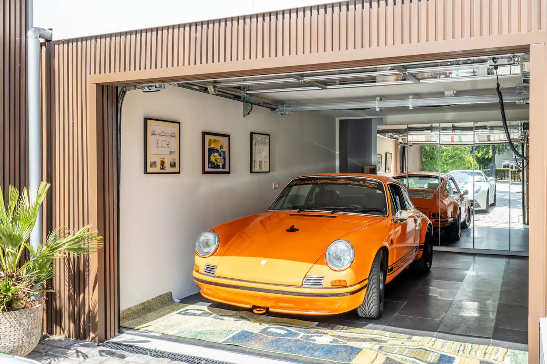 Deze villa, met uitzicht op Ferrari F12, heeft nóg een troef