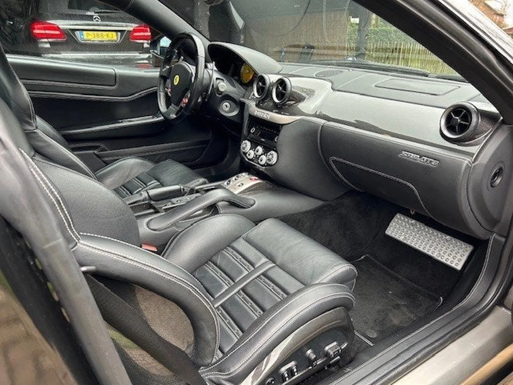 Particulier verkoopt Ferrari op Marktplaats alsof het een Golf 4 is