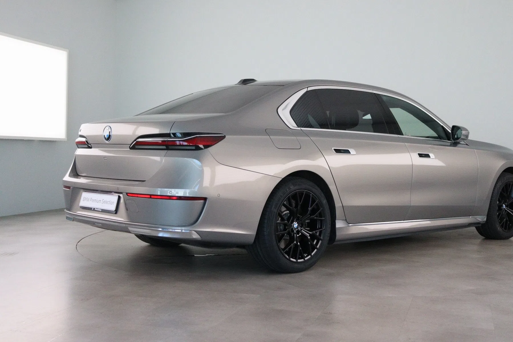 Zo’n belachelijk goedkope BMW i7 koop je nu bij de dealer