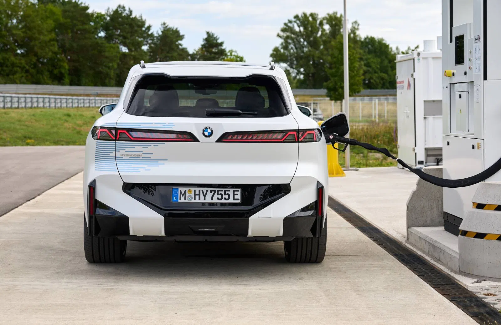 BMW iX5 Hydrogen waterstof tanken
