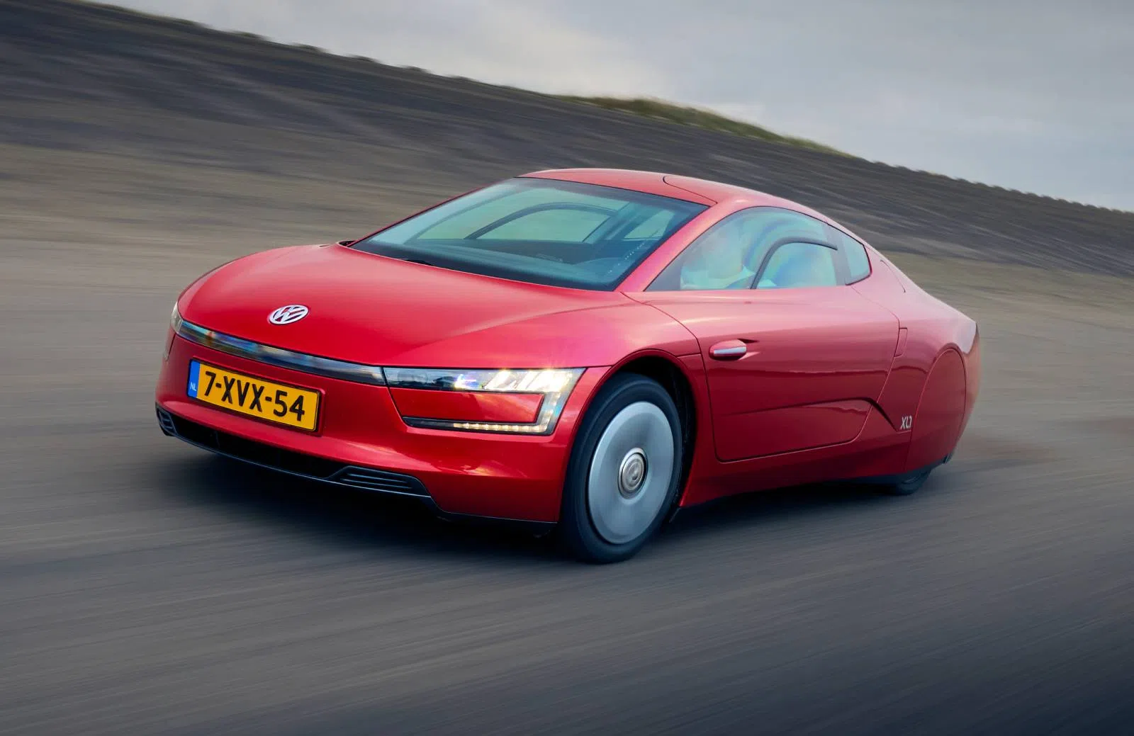Volkswagen XL1 rood NL kenteken