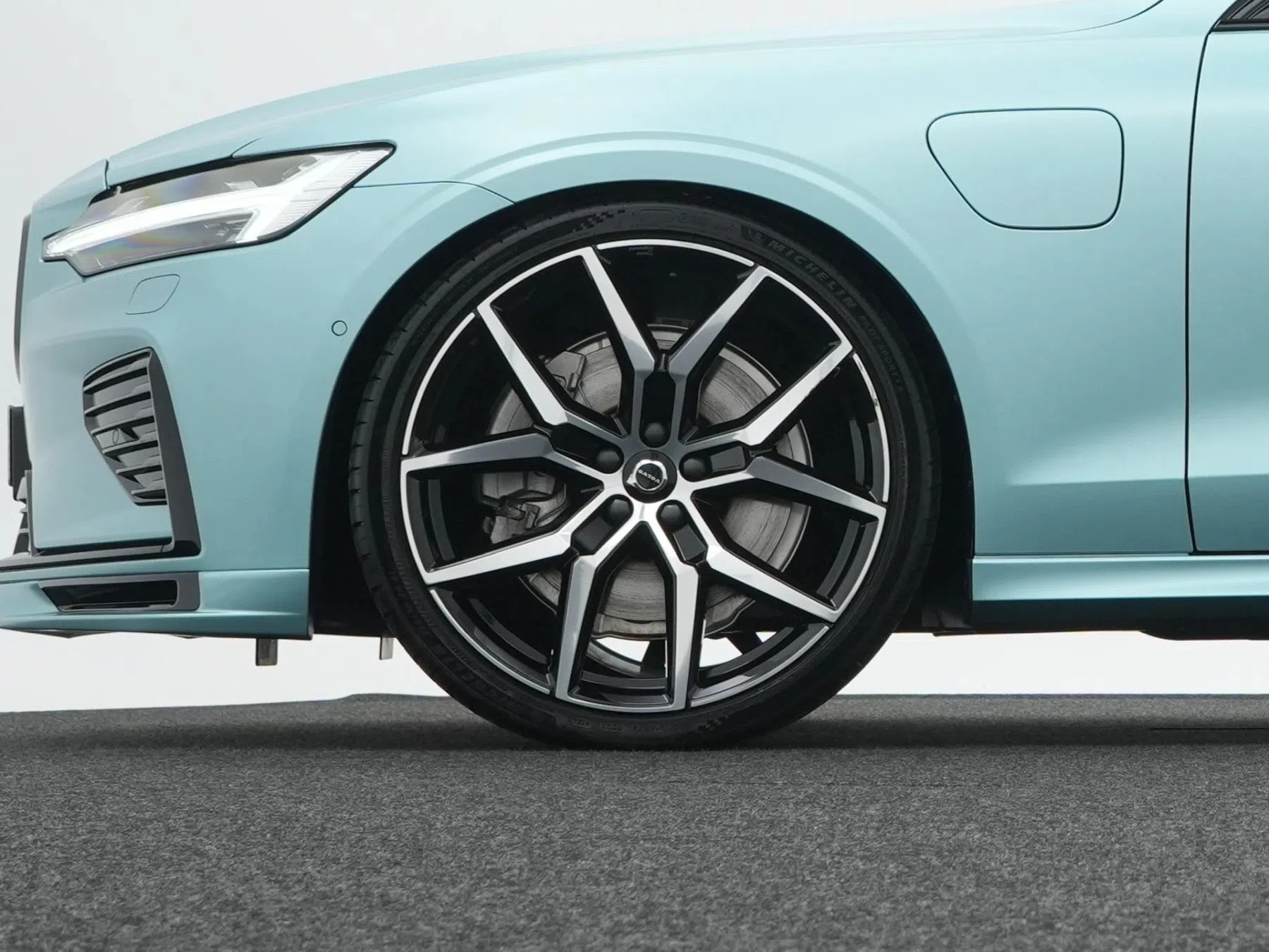 Volvo V60 Heico Sportiv Flash Green