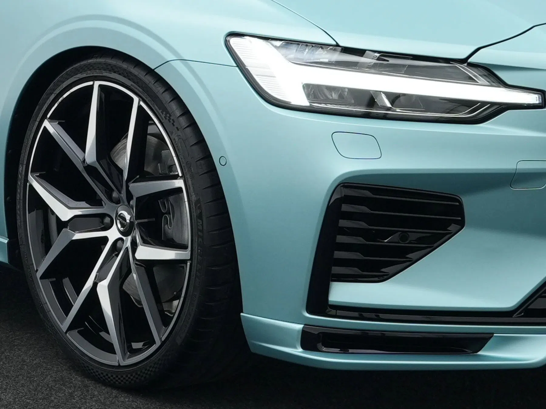 Volvo V60 Heico Sportiv Flash Green
