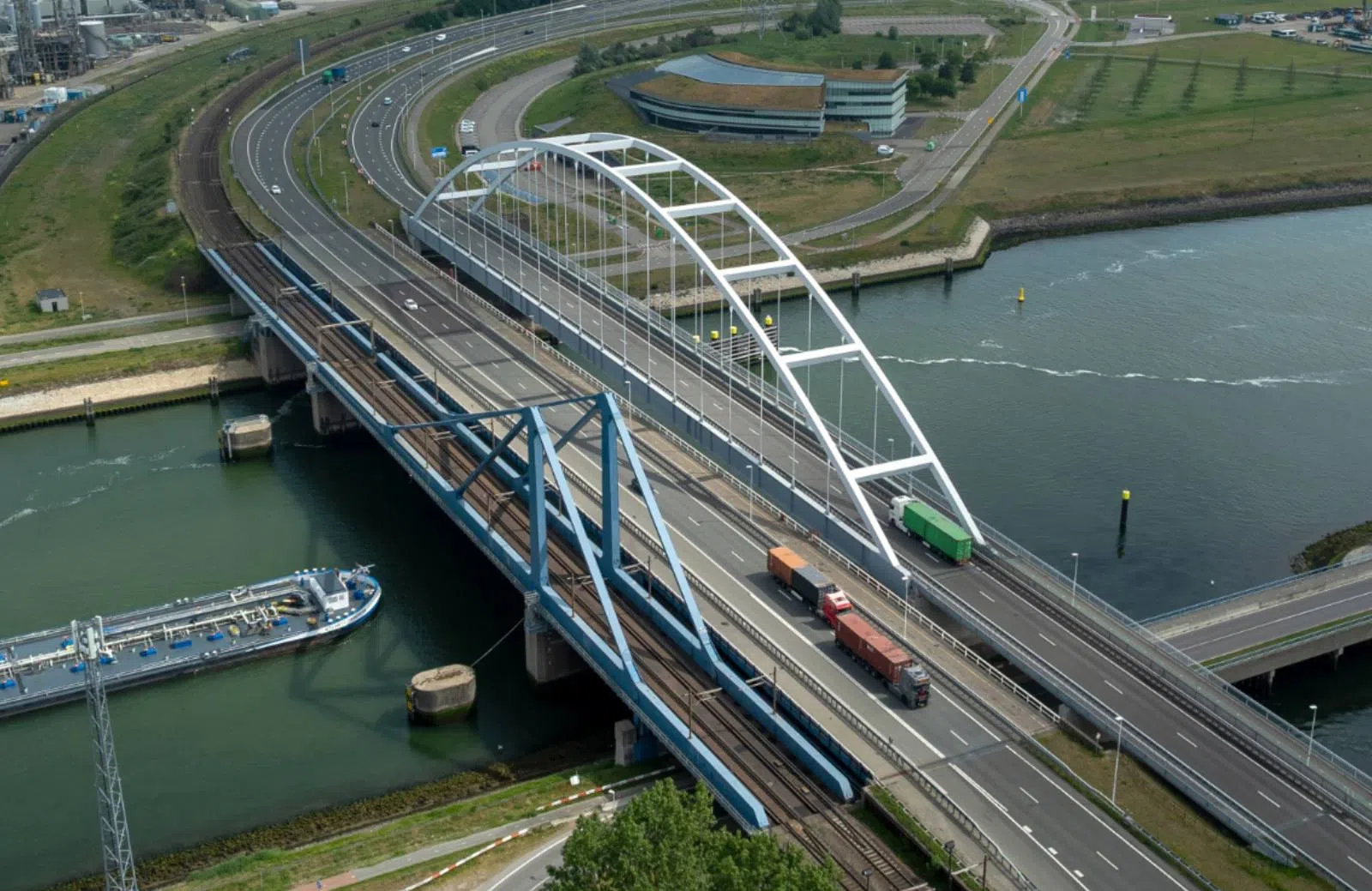 Brug maasvlakte A15