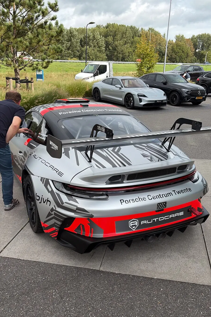 Porsche 992 Rally GT