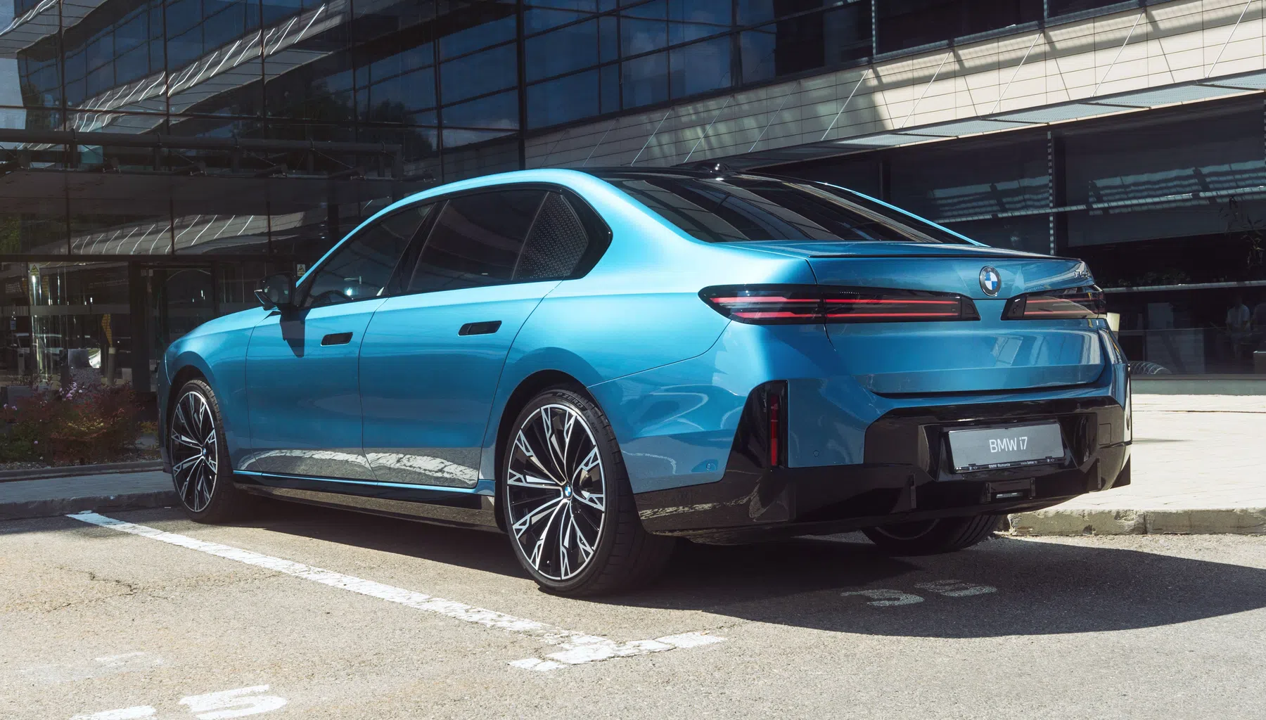 BMW i7 Maldives Blue