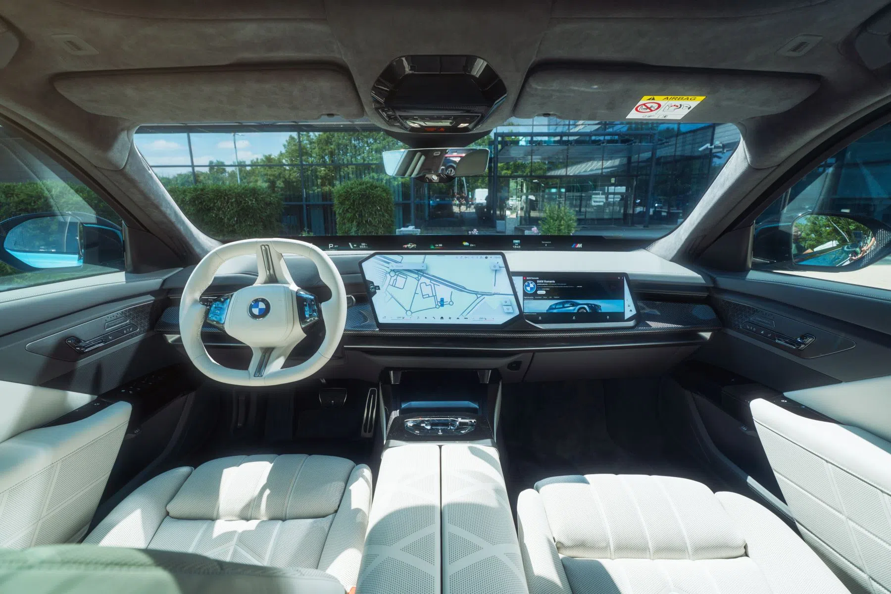 BMW i7 Maldives Blue