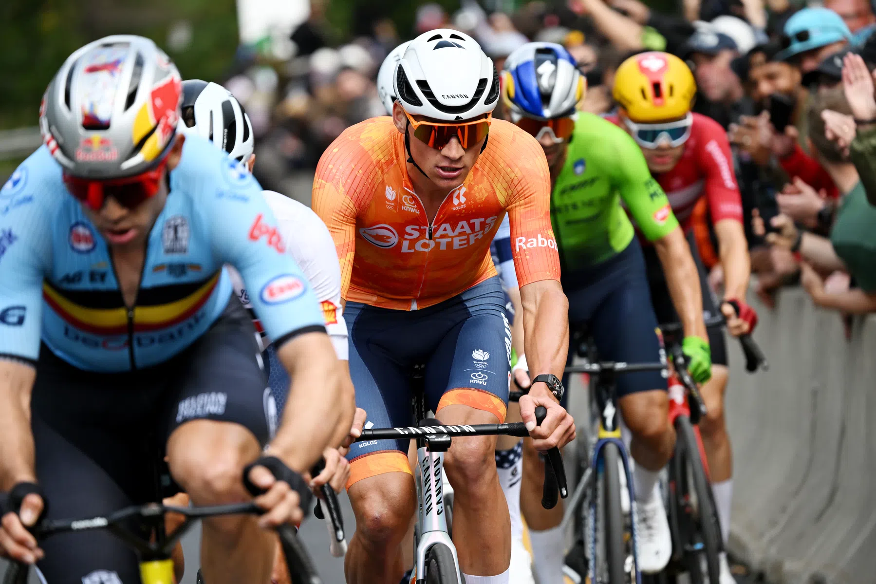 Van der Poel en van Aert in de kopgroep