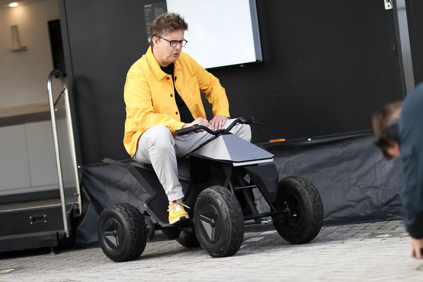 Tesla Quad op Bright Energy Party