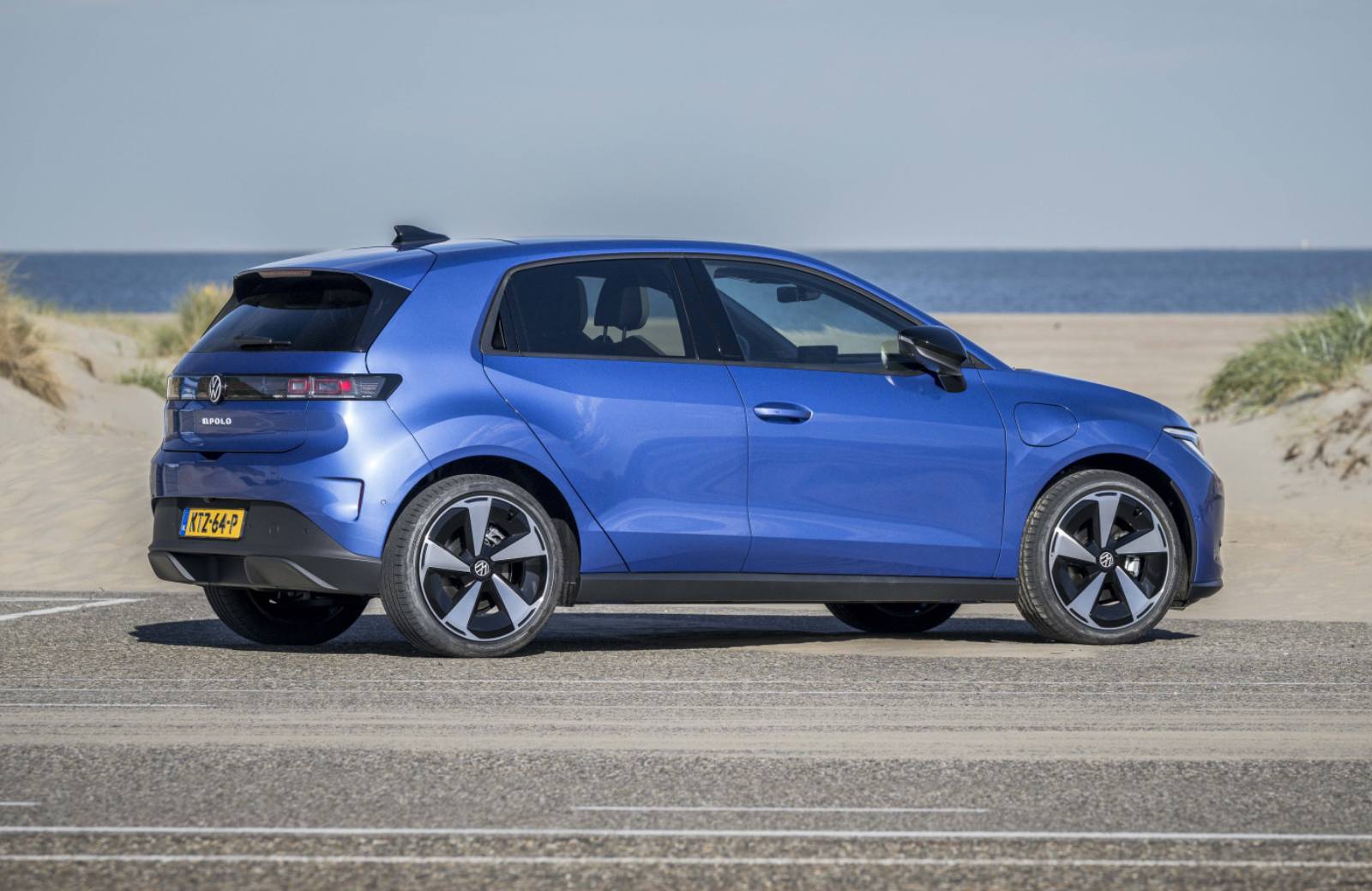VW ID. Polo schuin achter