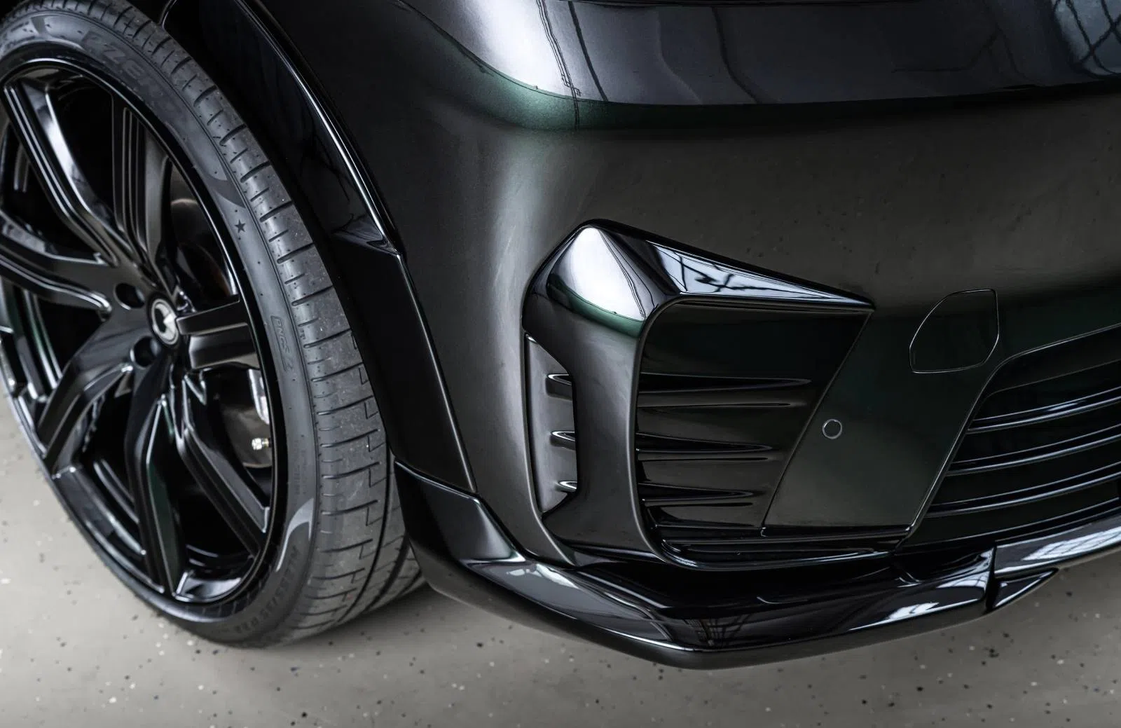 Lynk & CO 08 Heico